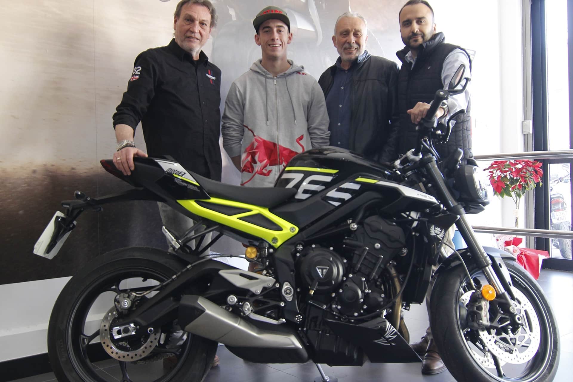 Pedro Acosta, Campeón del Mundo de Moto2, estrena su nueva Triumph Street Triple 765 RS