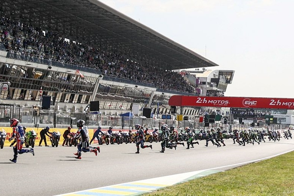 Norman Reedus in charge of starting the first test of the FIM EWC 2024, the "24 Hours of Motorcycles"
