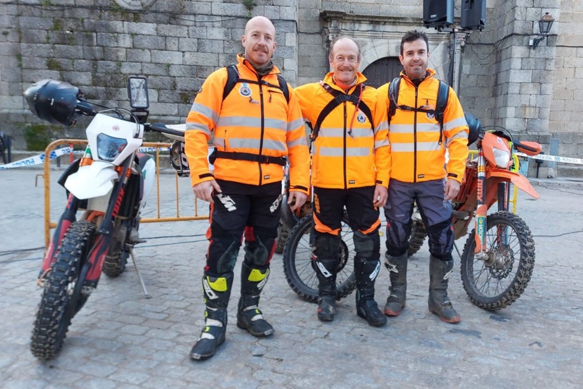 Volunteers with enduro motorcycles join the Cebreros Civil Protection Unit