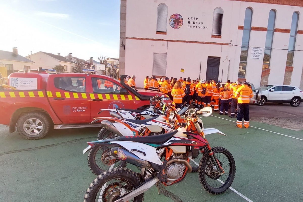 Volunteers with enduro motorcycles join the Cebreros Civil Protection Unit