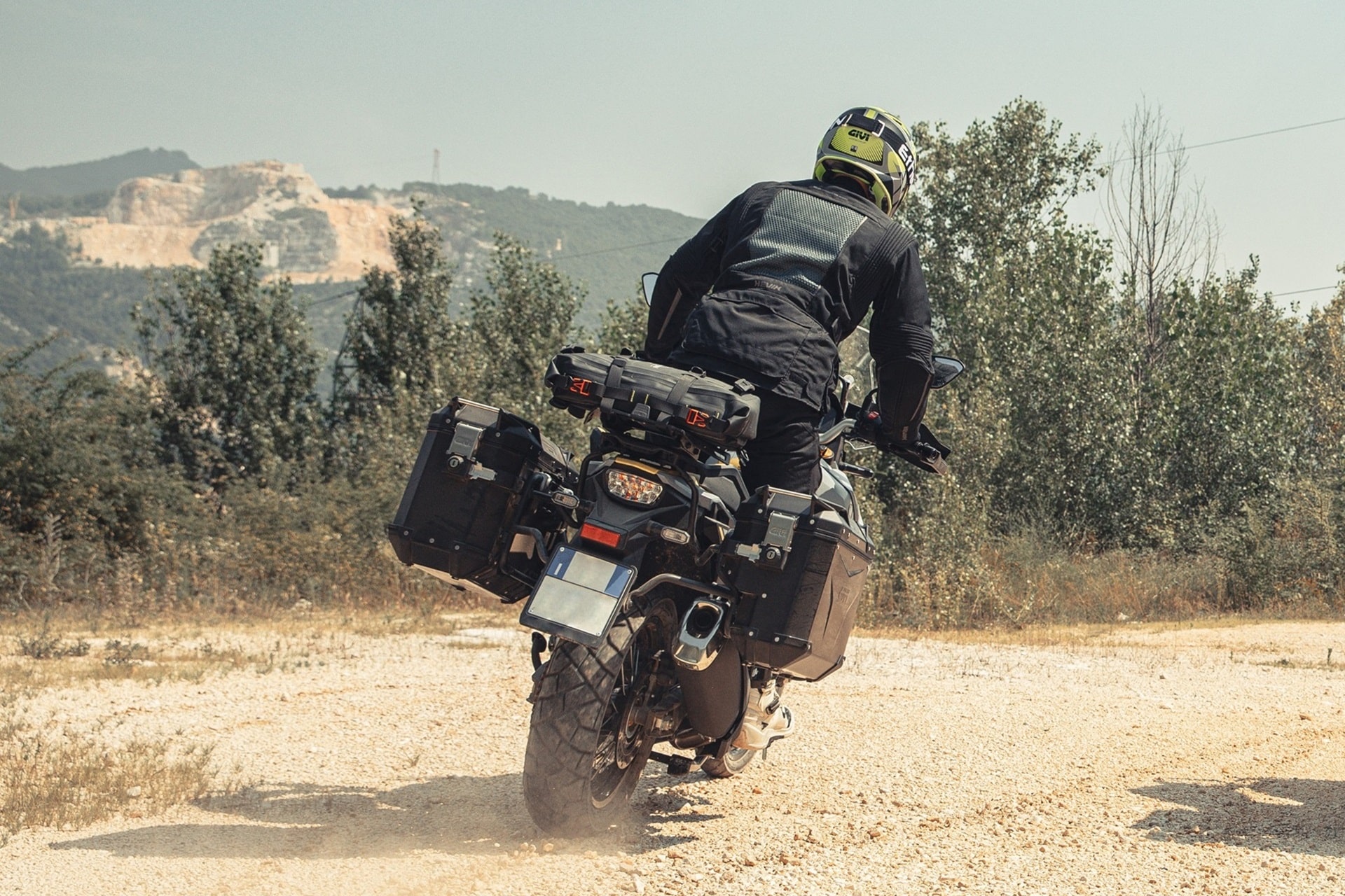 Nuevas maletas laterales GIVI Outback EVO: La solución de equipaje para el segmento maxitrail