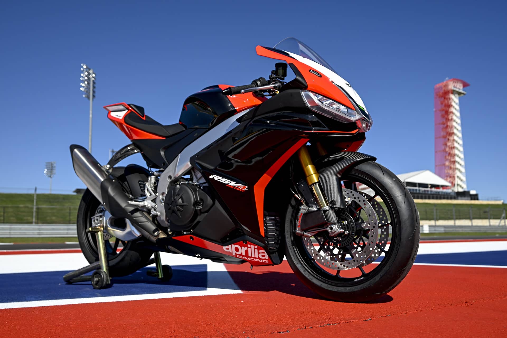 Aprilia V4 Factory SE-09 SBK: Las RSV4 y Tuono V4 se visten de edición limitada y numerada