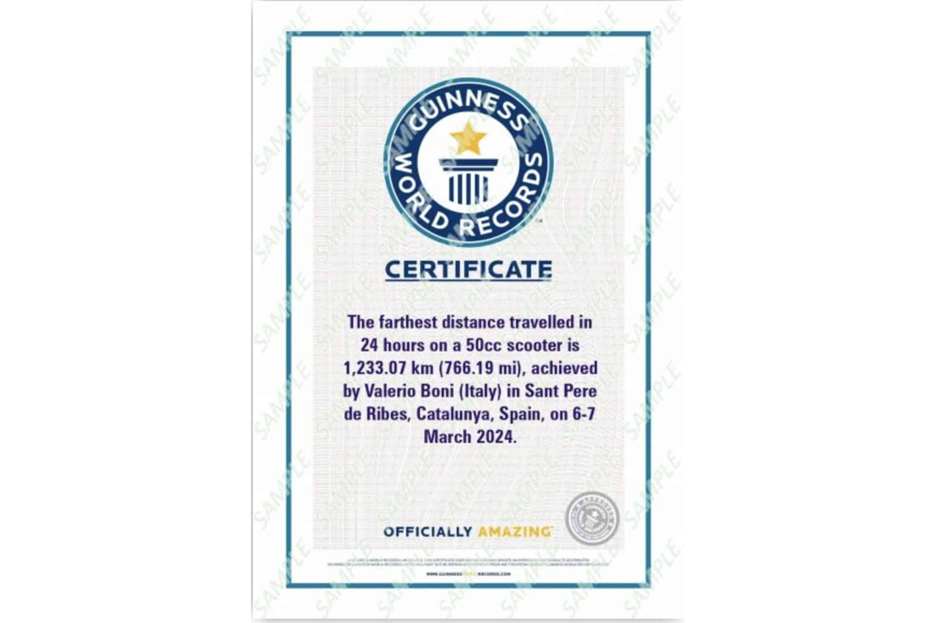 Valerio Boni achieves his 6th Guinness record on a 1979 Vespa 50