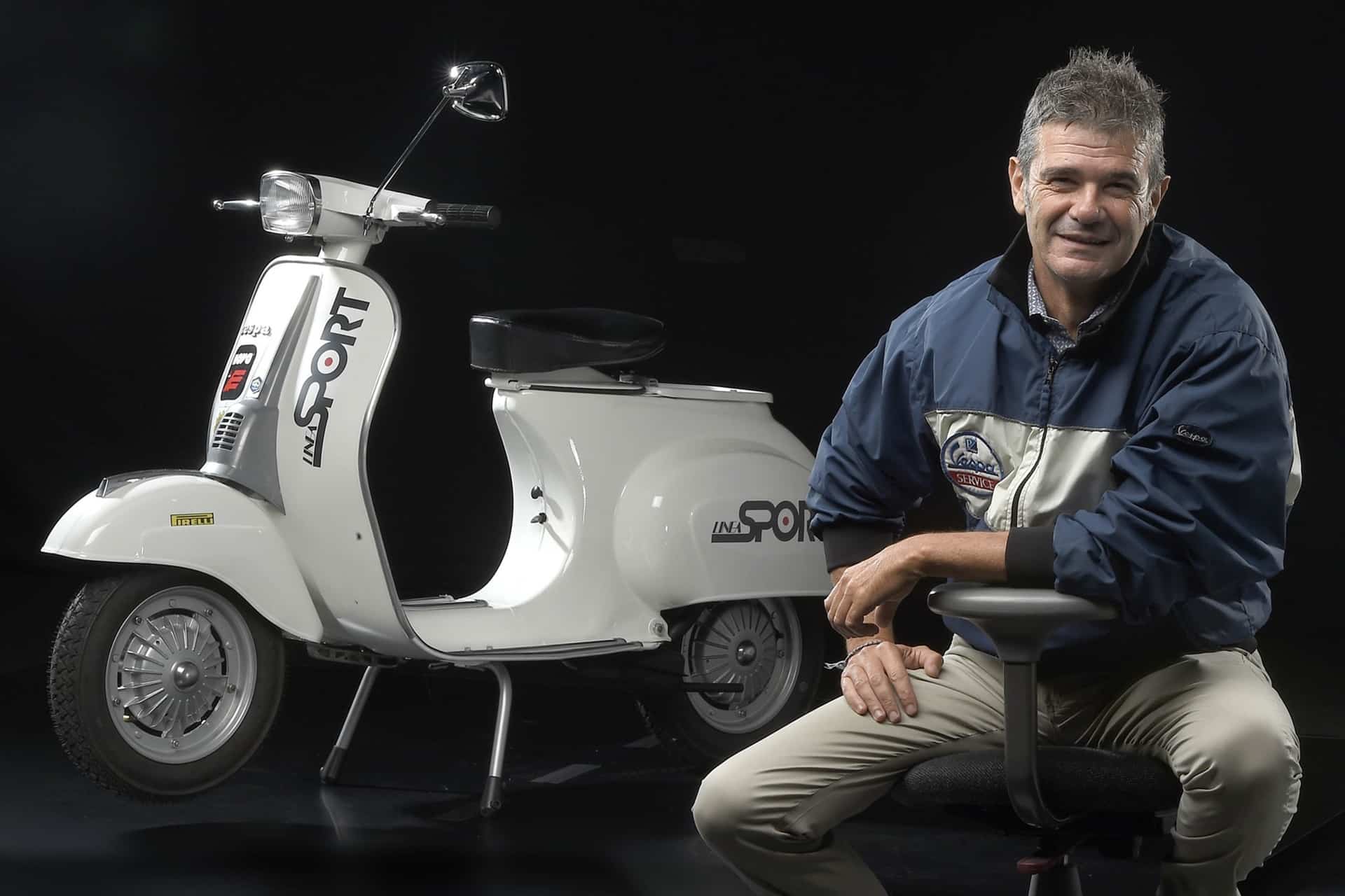 Valerio Boni achieves his 6th Guinness record on a 1979 Vespa 50