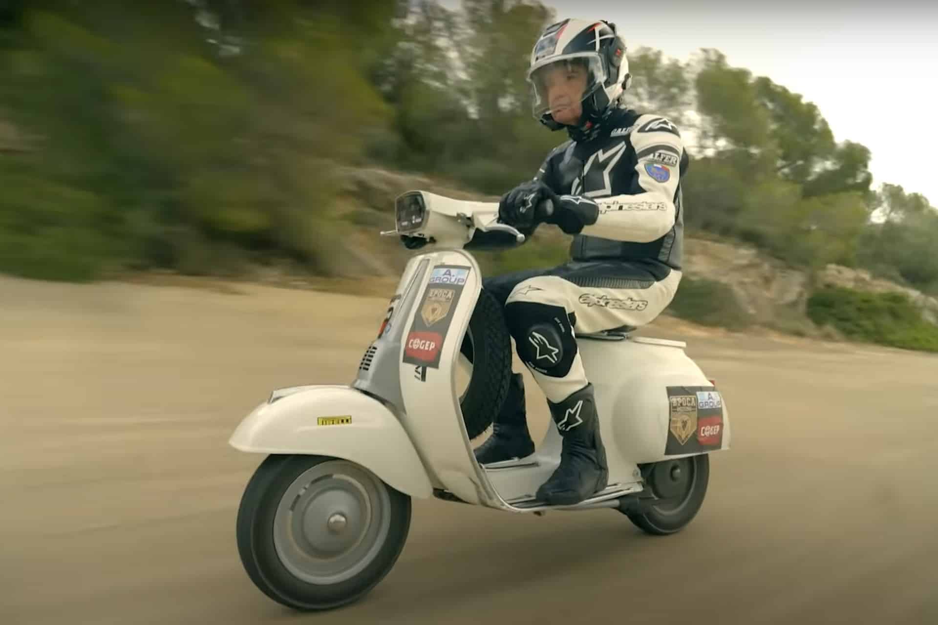 Valerio Boni alcanza su 6º récord Guinness a lomos de una Vespa 50 de 1979