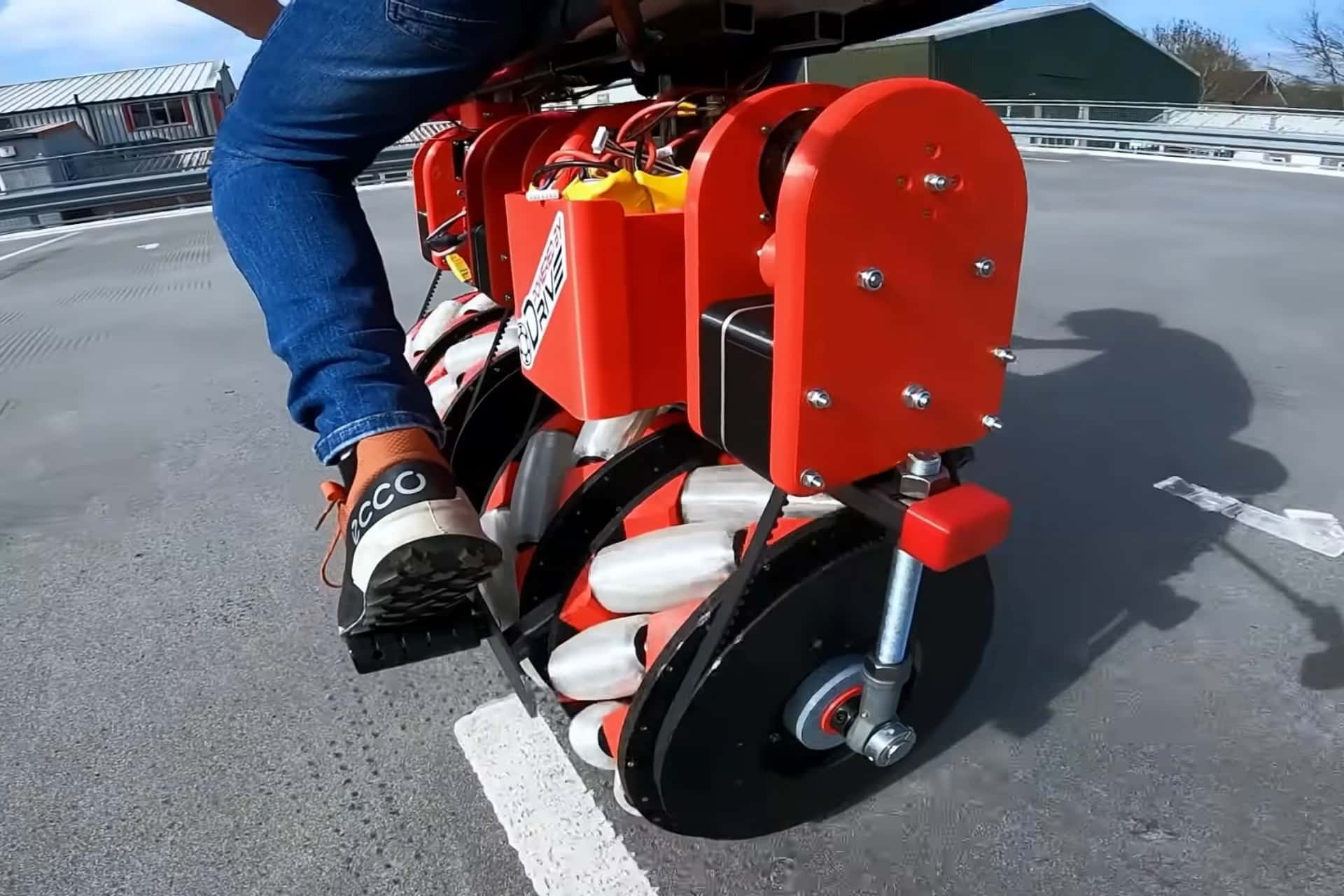 self-balancing screw motorcycle