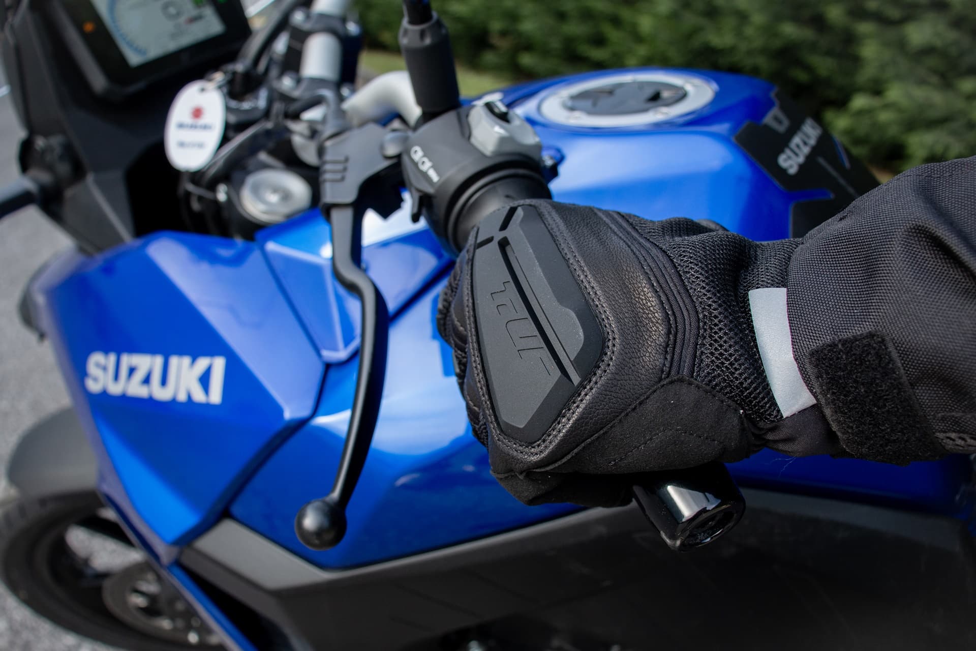 T.ur equips us this spring with its new G-Five Hydroscud and G-Six Pro gloves