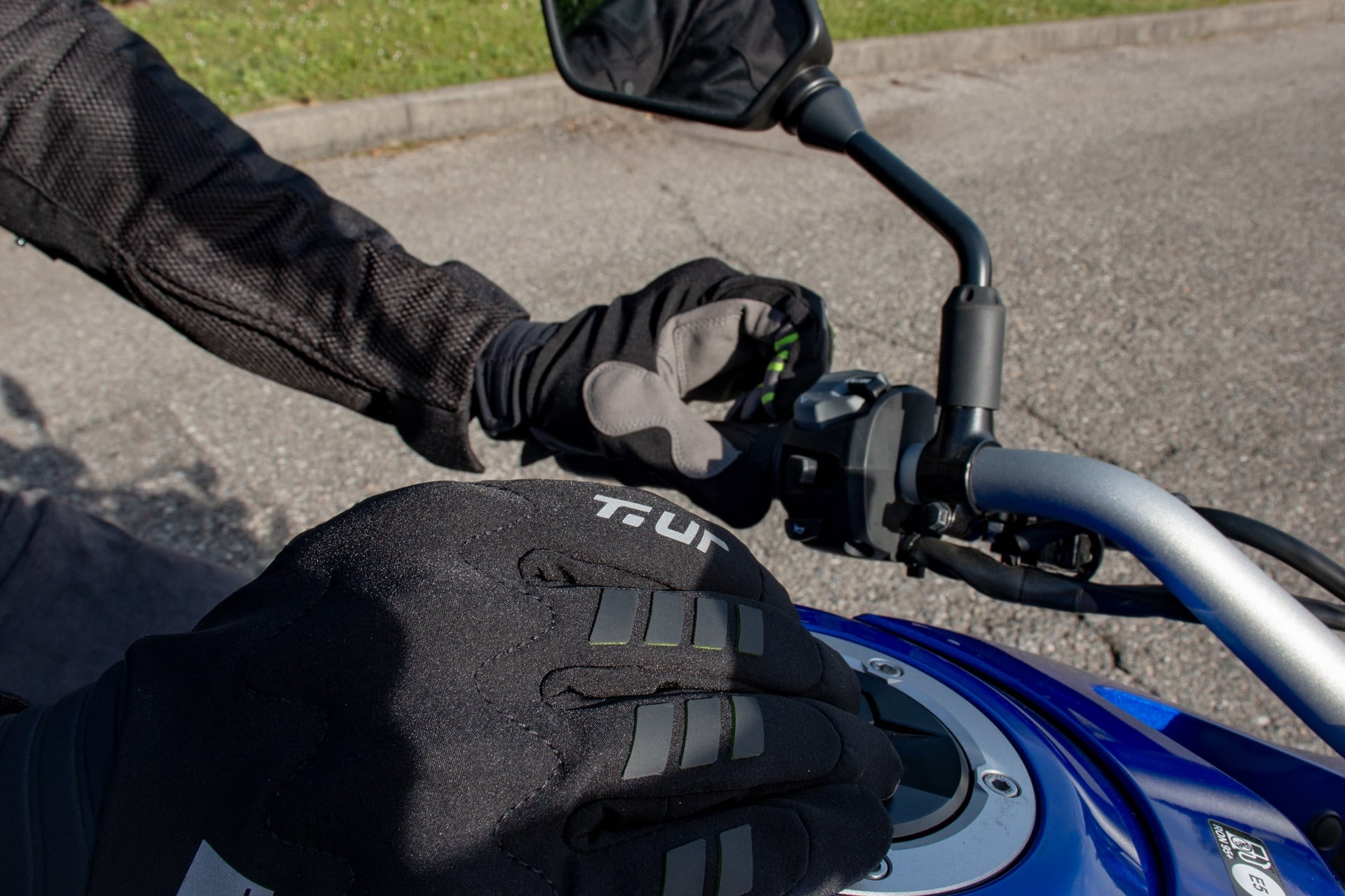 T.ur equips us this spring with its new G-Five Hydroscud and G-Six Pro gloves