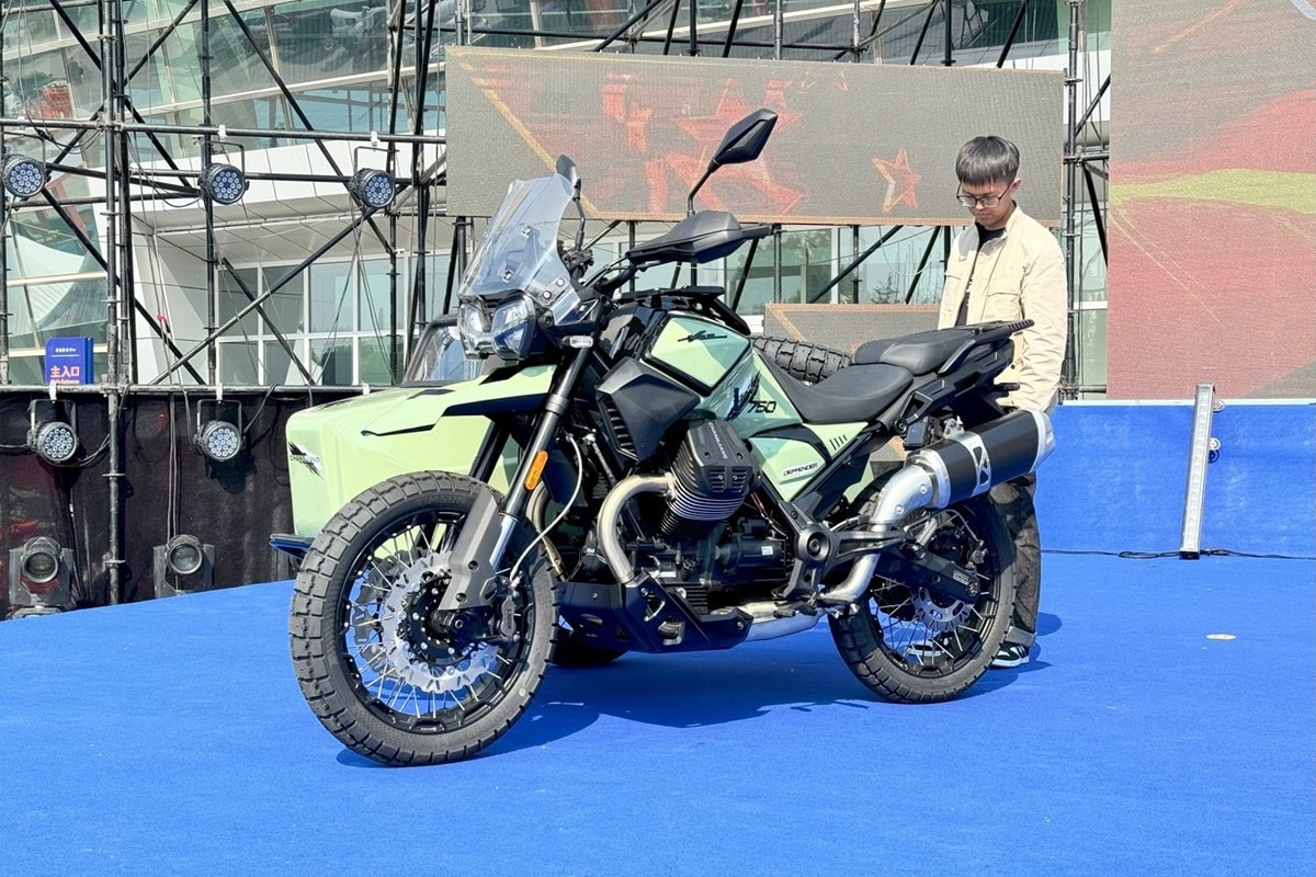 ¿Moto Guzzi se ha tirado al mundo del sidecar? No, se llama V 750 Deffender y está diseñado y producido… adivina