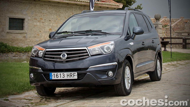 SsangYong_Rodius_2013_01