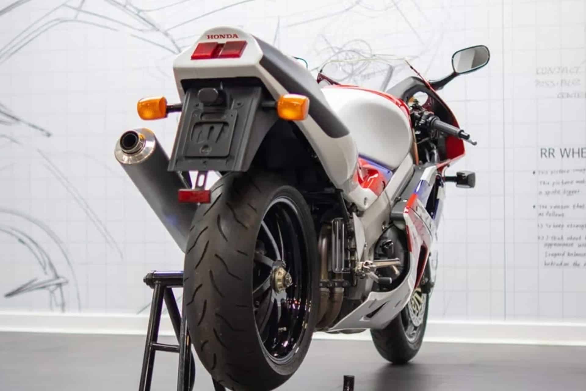 Two Honda icons from the nineties on sale at a British dealer: NR750 and RC45 inside