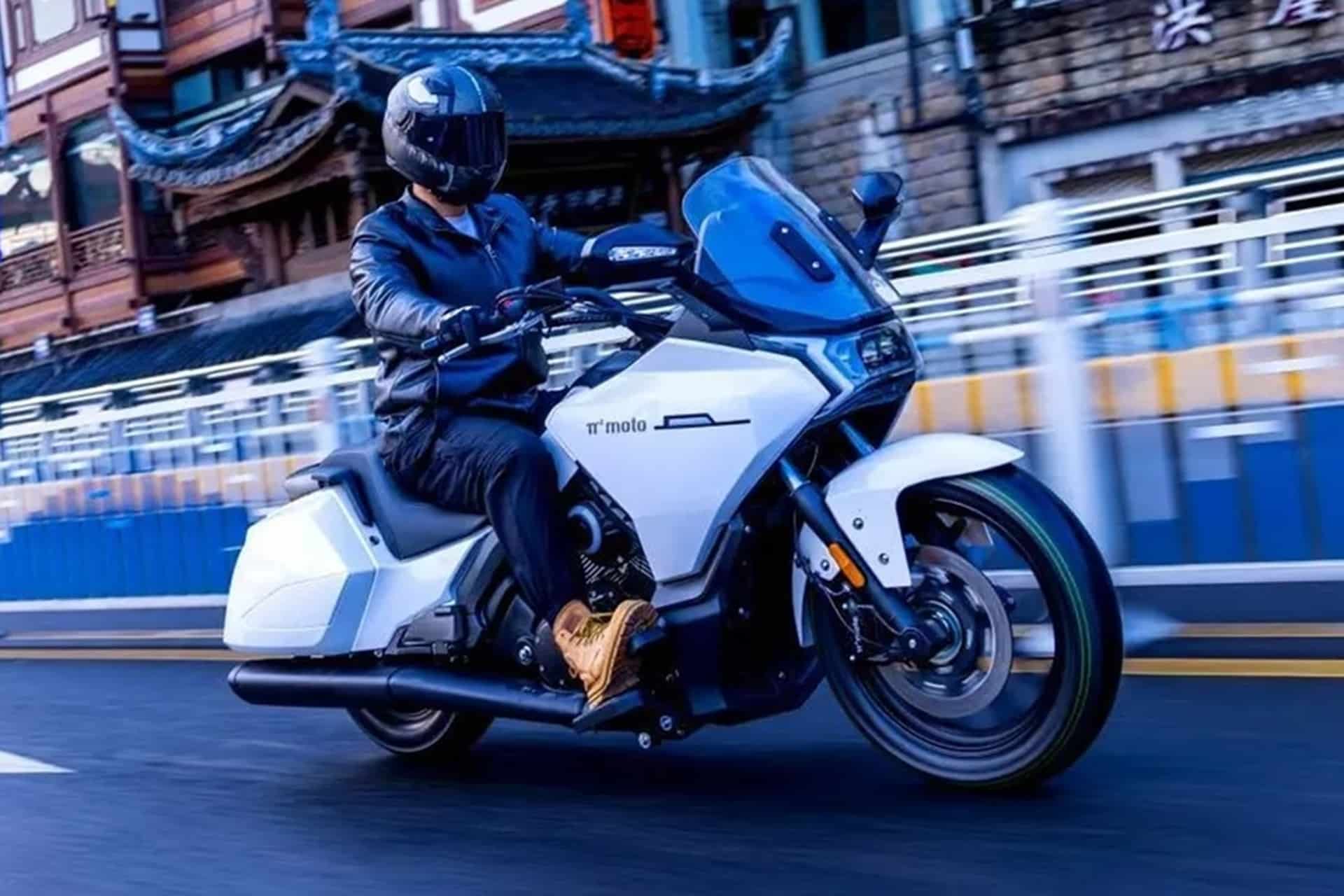 PFMoto presents the new versions 4 and 6 of its Starship, a Chinese scale copy of the Honda Gold Wing