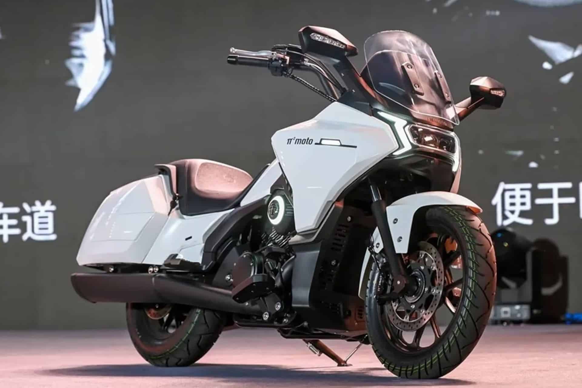 PFMoto presents the new versions 4 and 6 of its Starship, a Chinese scale copy of the Honda Gold Wing