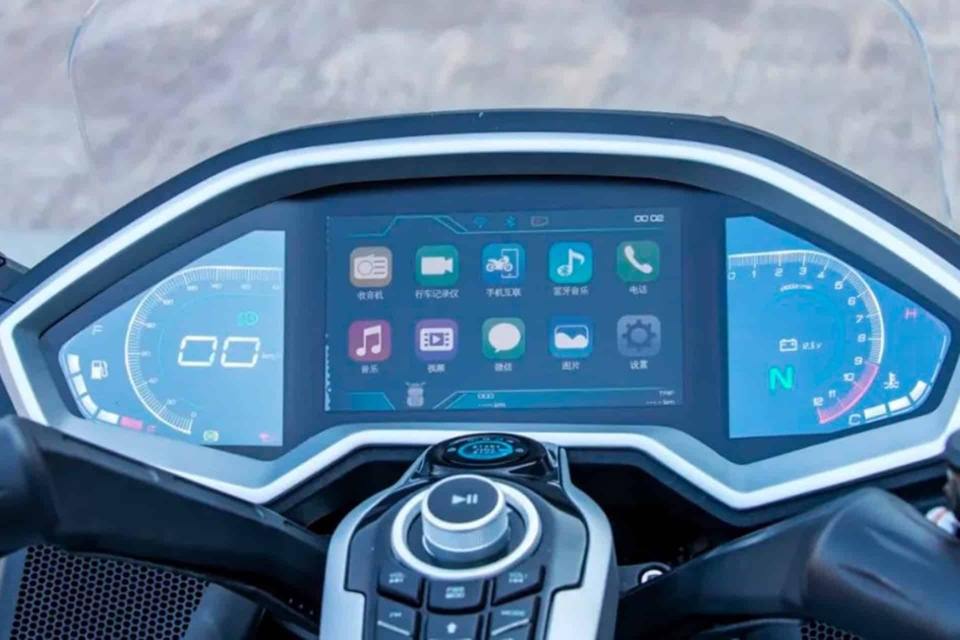 PFMoto presents the new versions 4 and 6 of its Starship, a Chinese scale copy of the Honda Gold Wing