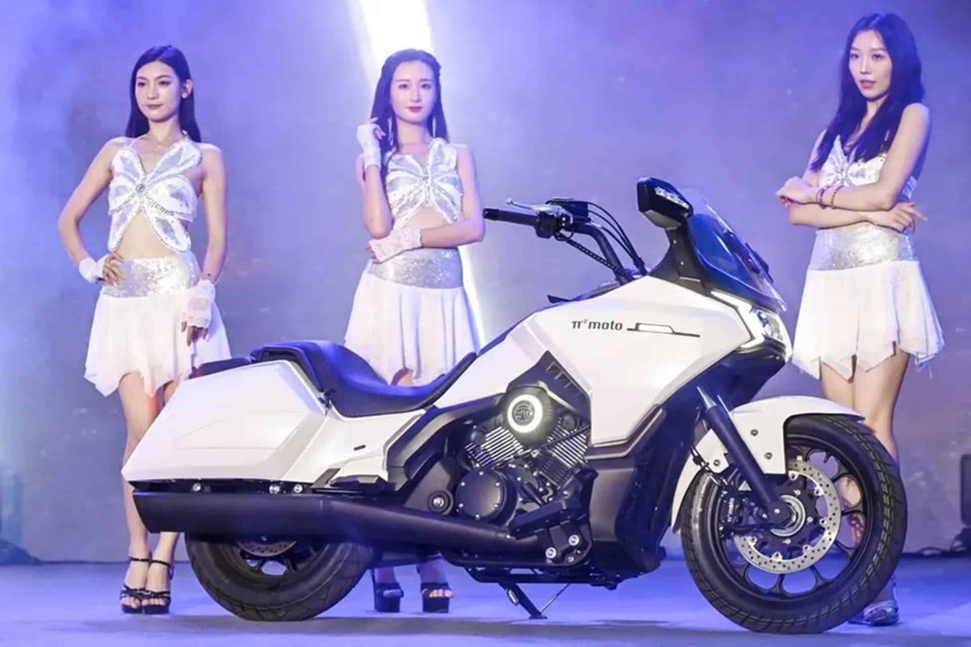 PFMoto presents the new versions 4 and 6 of its Starship, a Chinese scale copy of the Honda Gold Wing