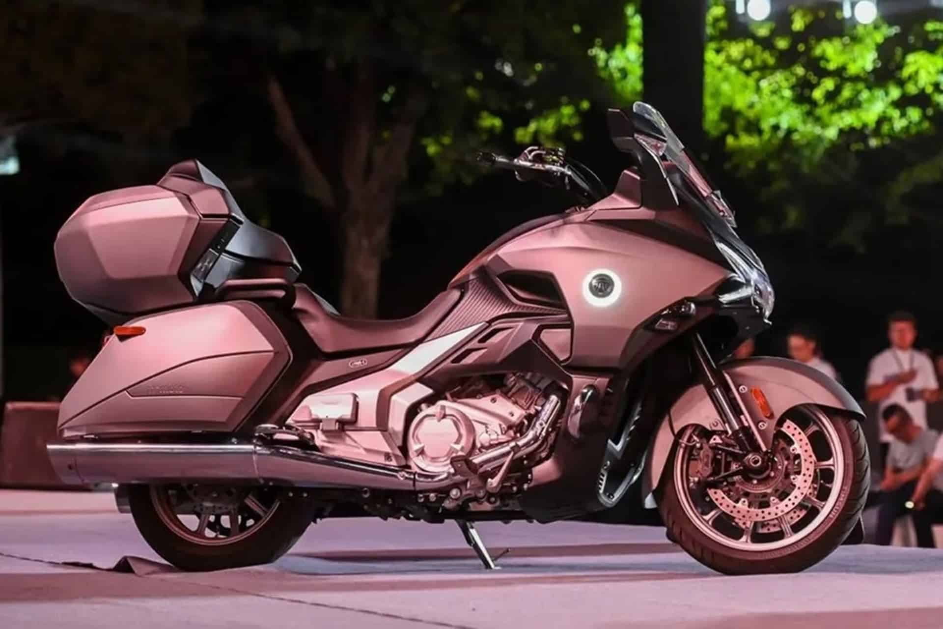 PFMoto presenta las nuevas versiones 4 y 6 de su Starship, una copia china a escala de la Honda Gold Wing