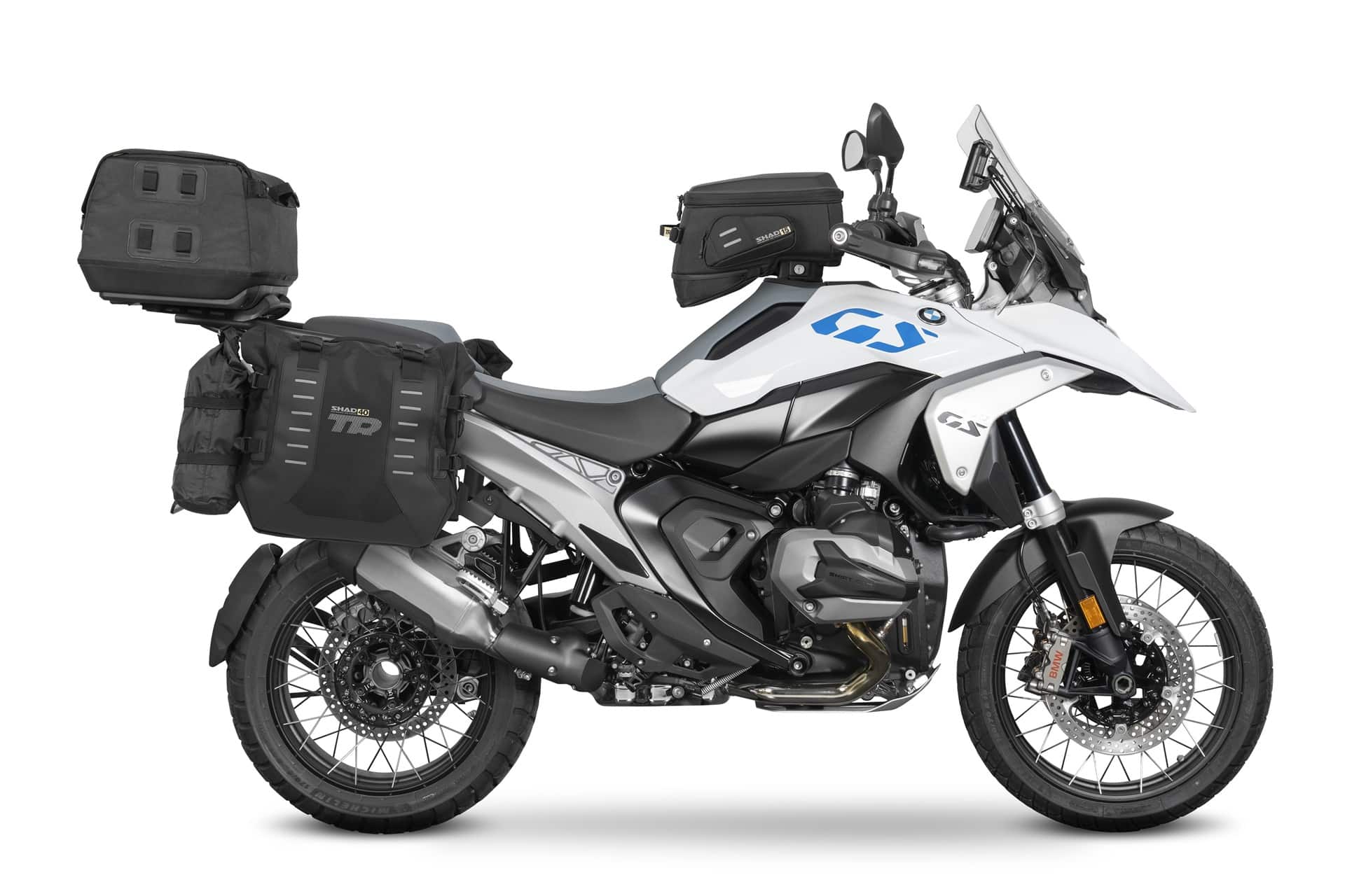 La gama de maletas SHAD dota de un plus de polivalencia a la incombustible BMW R 1300 GS
