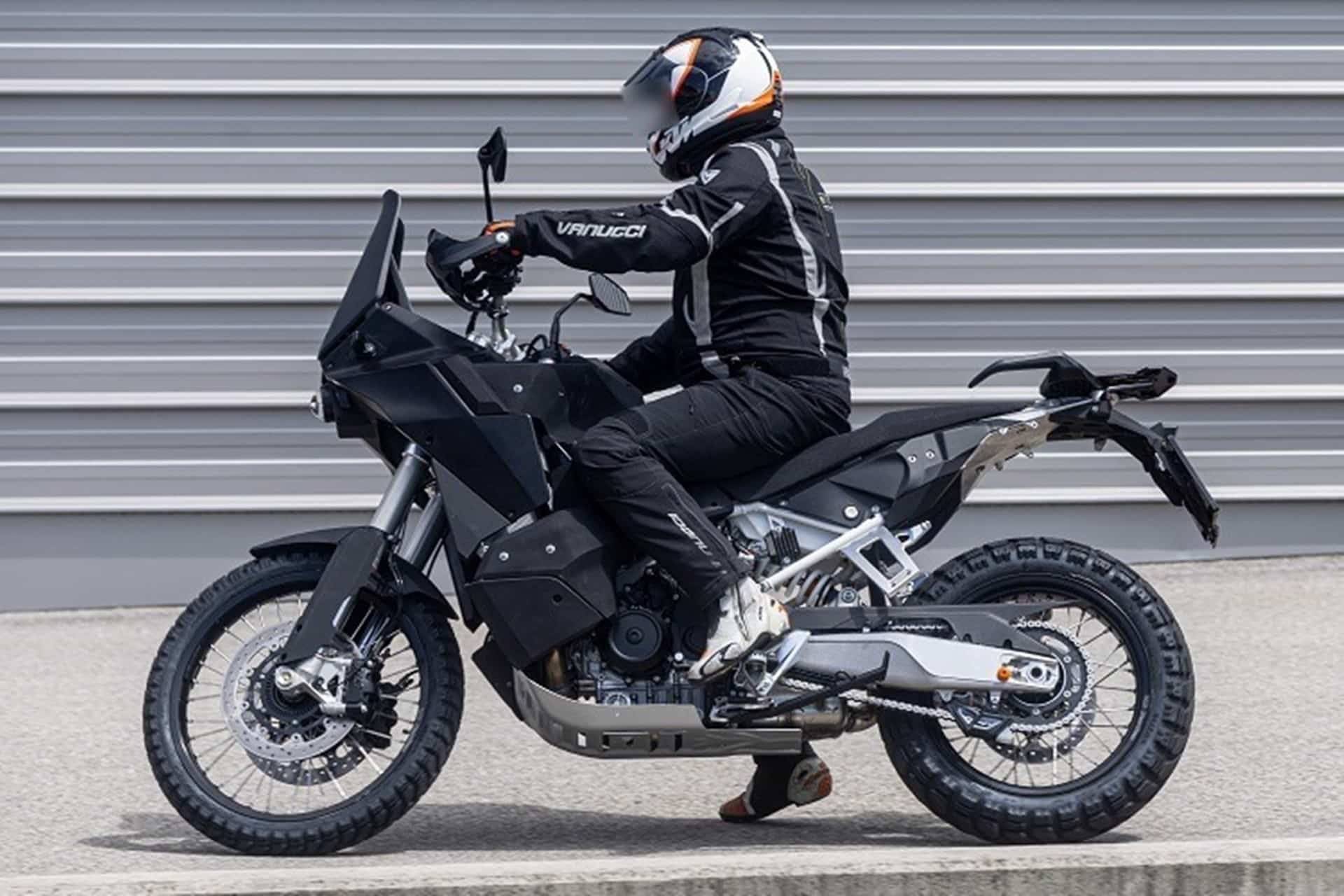 Así será la futura KTM 990 Adventure: look rally y sobradamente endurera
