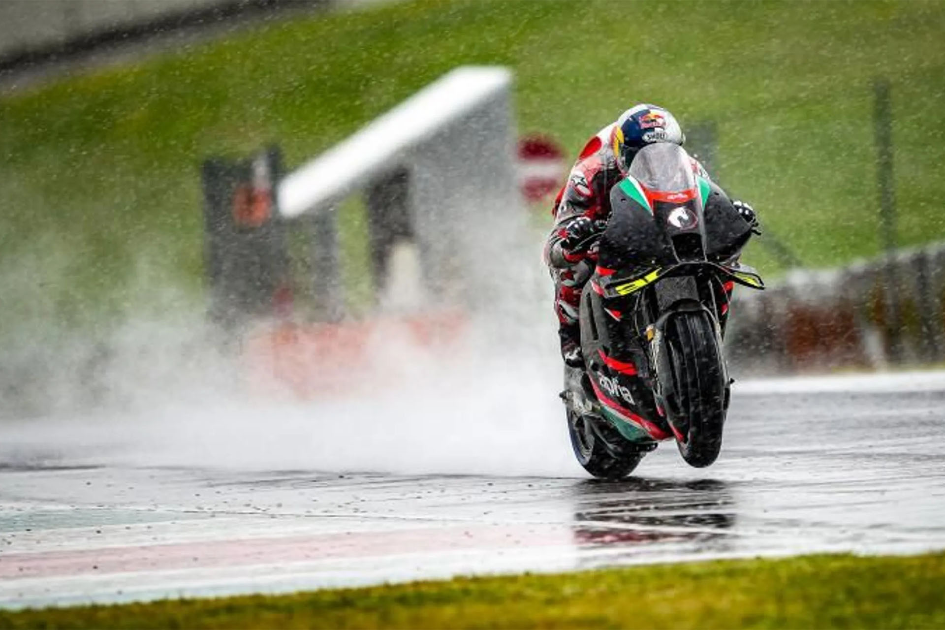 After his first retirement he came to test the Aprilia on at least two occasions