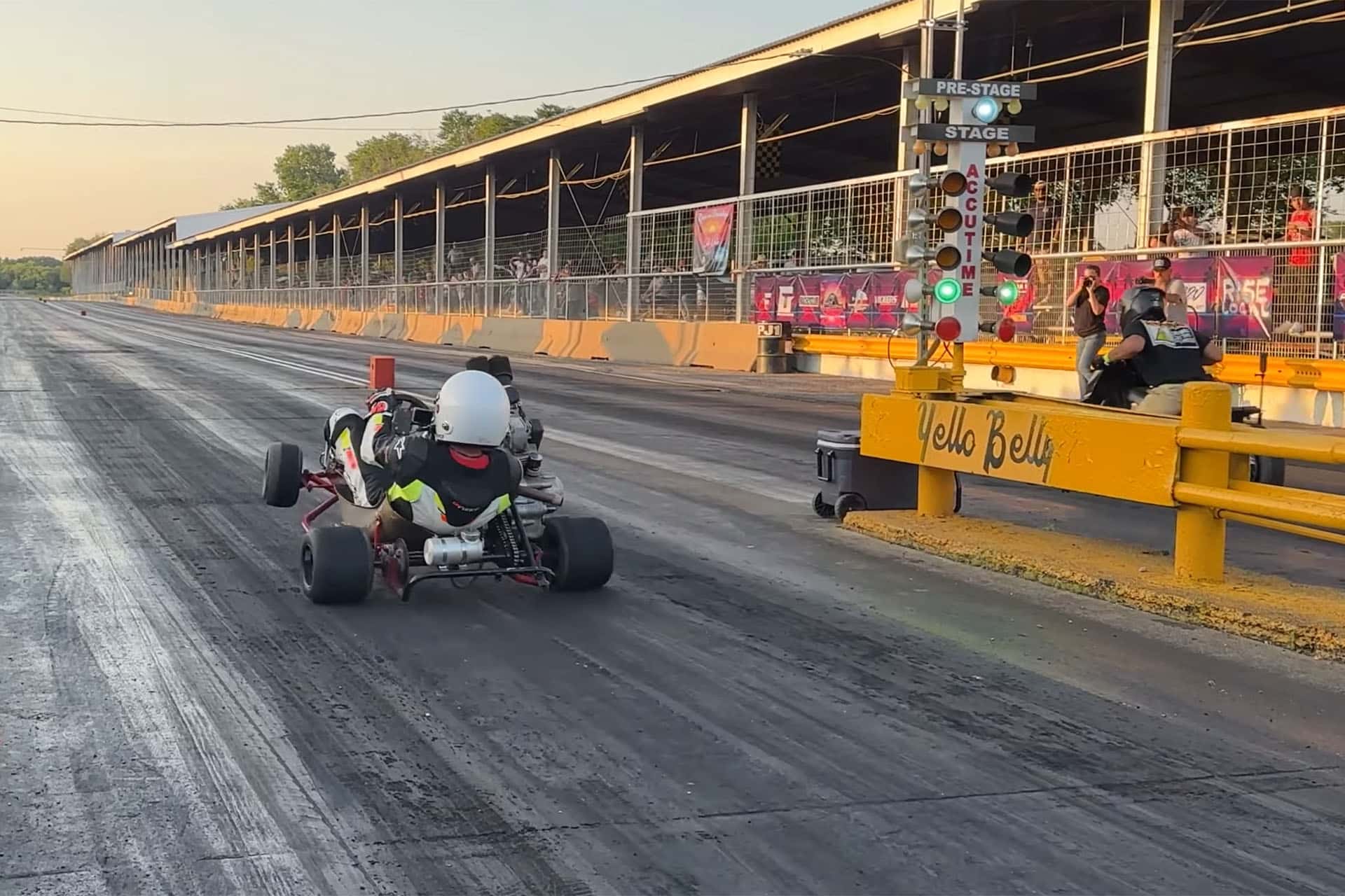 Un kart, un motor de una Ducati, ingenio y nada de miedo: todo lo que necesitas para ir rápido