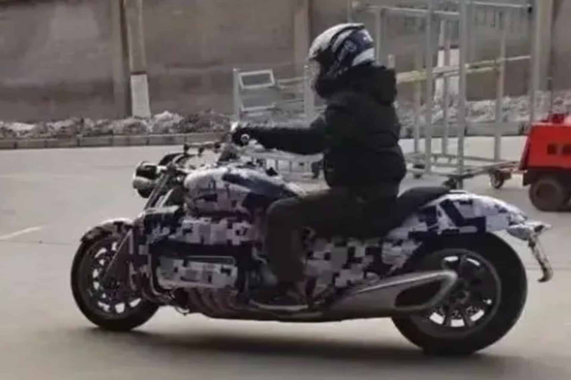 La nueva mega cruiser de Souo Motorcycles no solo tiene que parecerlo, también sonar como tal