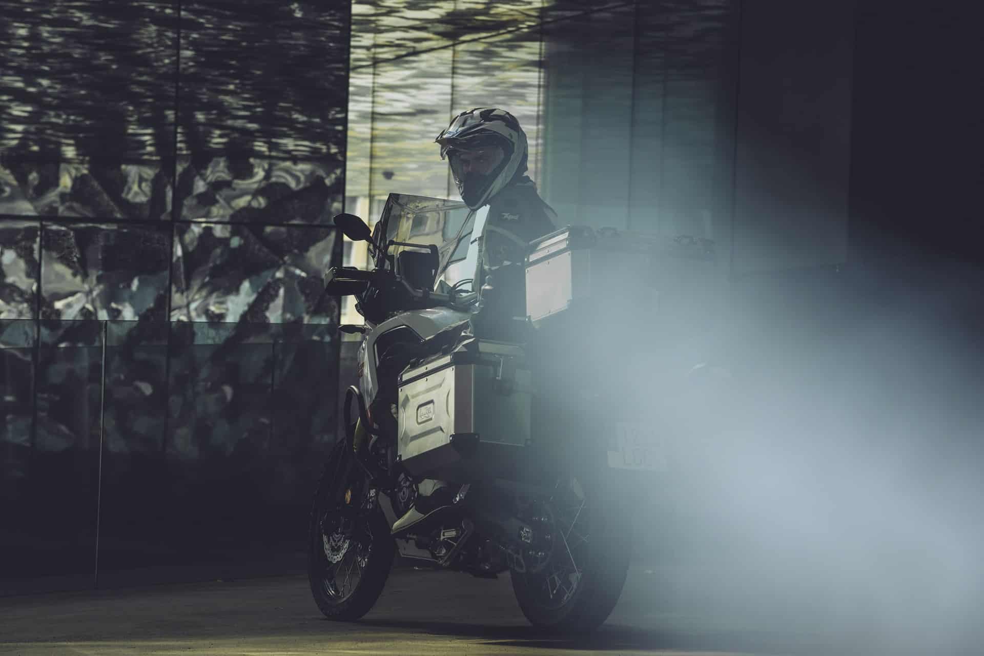 Maletas de aluminio K'Force de Kappa: Amplía tus horizontes este verano