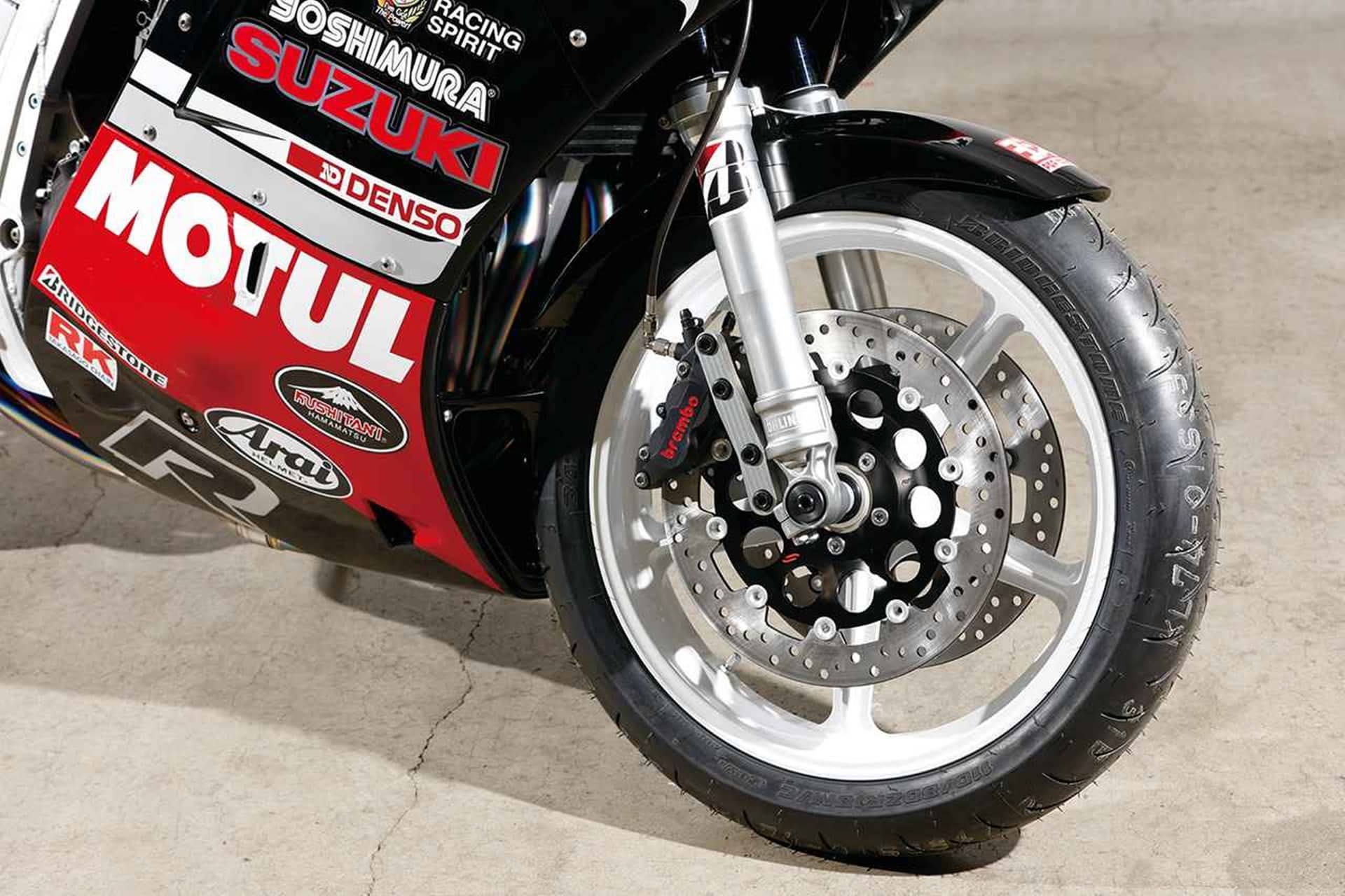 The eighties Gixxer will enjoy a second youth thanks to the "Oil Cooled Reactivation Project"Yoshimura's new initiative