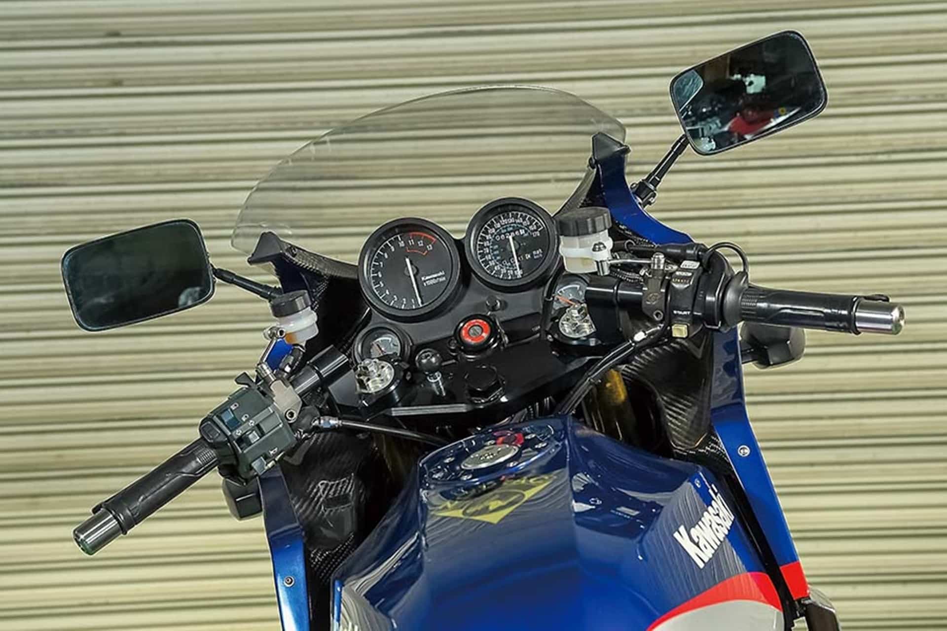 Bull Docker Tagos GPZ900R: Kawasaki Ninja in mode "Full restomod"