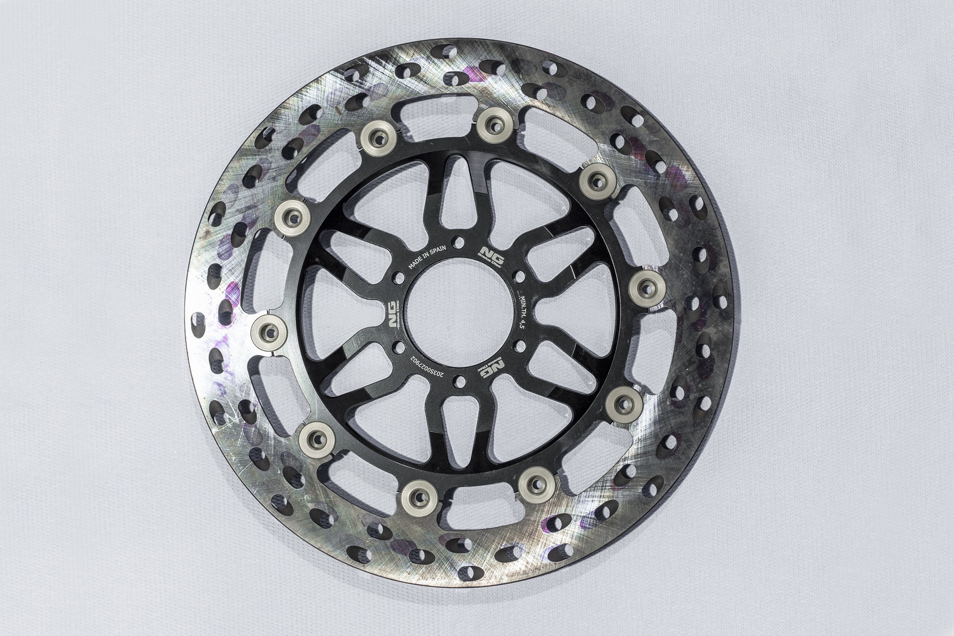 Innovation and performance in a wide range loaded with options