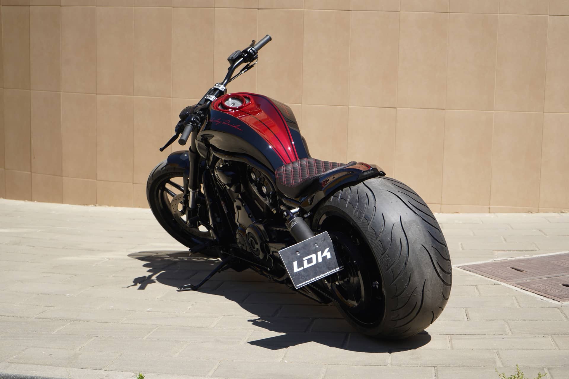VROD 300 Black&Red: The latest Harley preparation "Made in LDK"