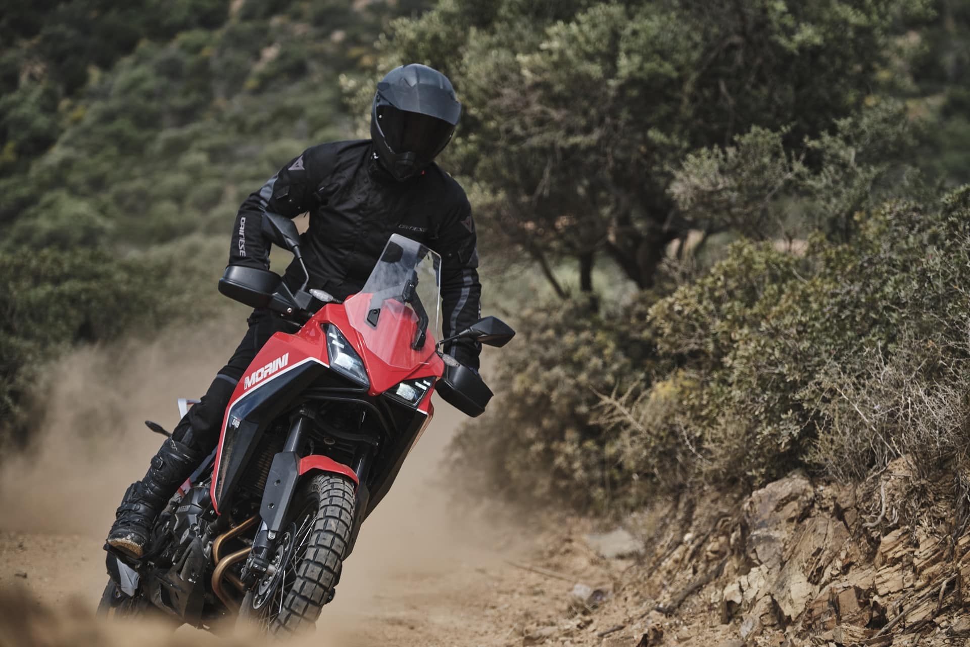 Fully equip your Moto Morini X-Cape for this summer 2024