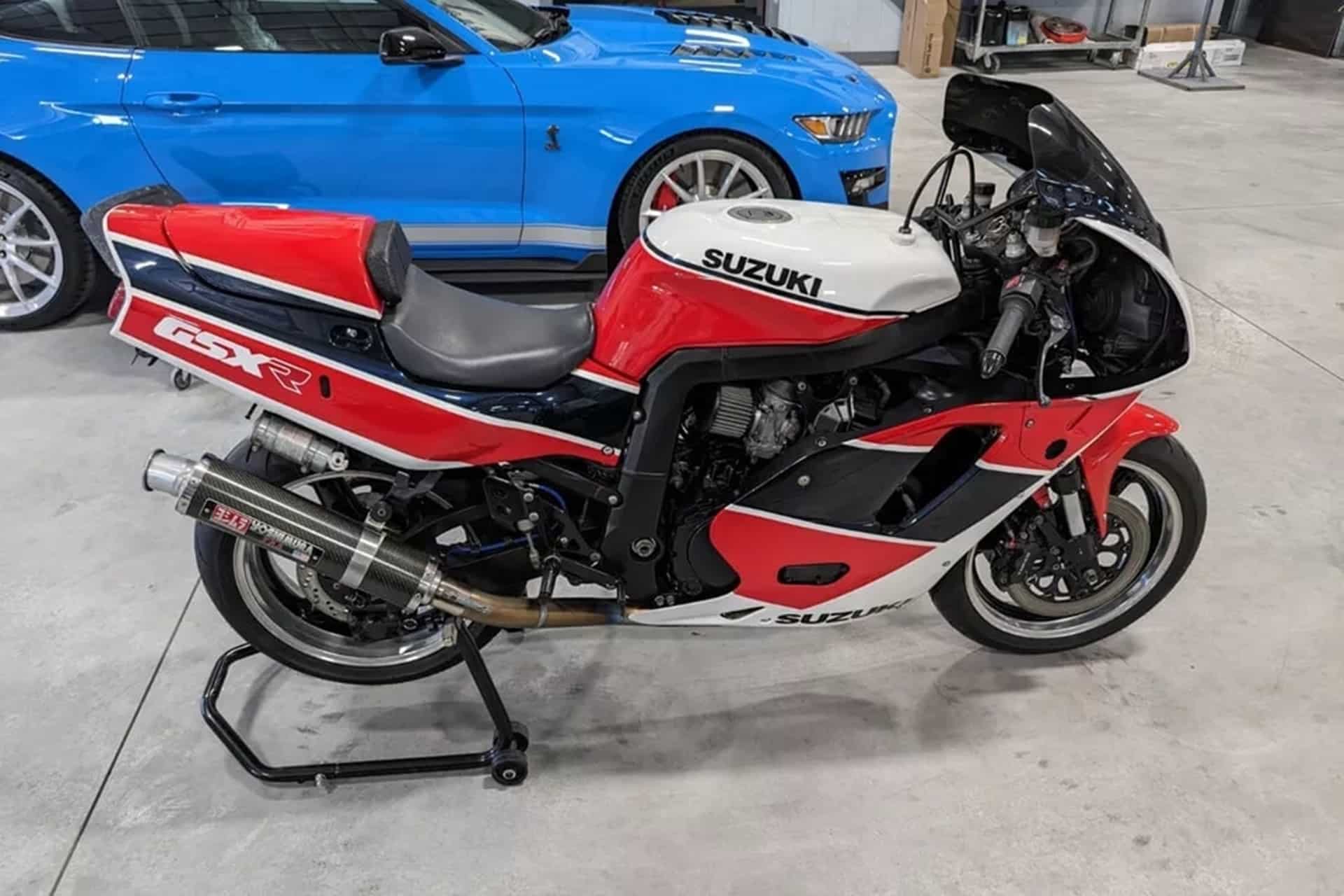 This preparation"7/11"on a nineties Suzuki GSX-R750, will raise the heart rate of Old School lovers