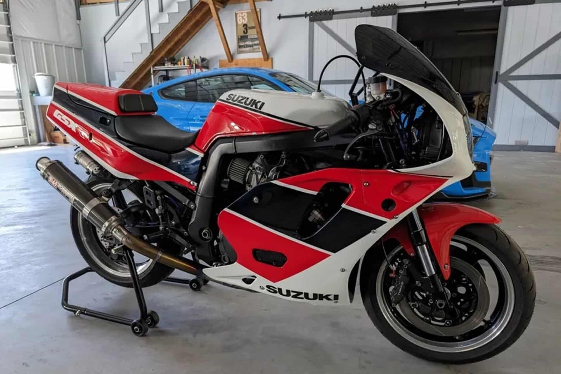 Esta preparación"7/11", sobre una Suzuki GSX-R750 noventera, subirá las pulsaciones de los amantes de las Old School