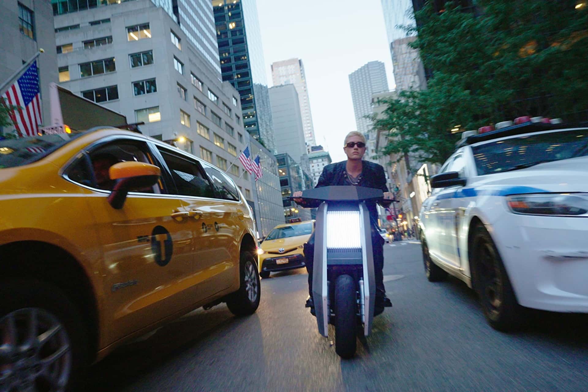 Infinite Machine P1: Tecnología EV bajo un diseño industrial de vanguardia