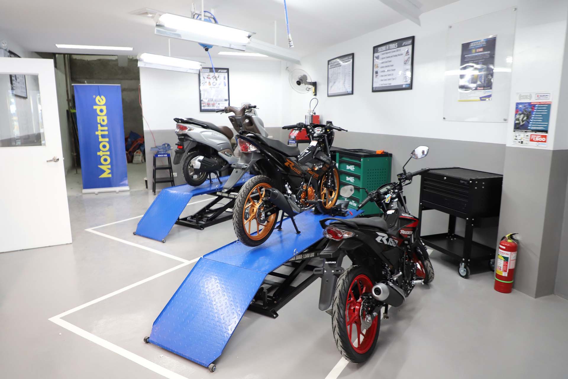 Suzuki se vuelca con los afectados por el último tifón en Filipinas