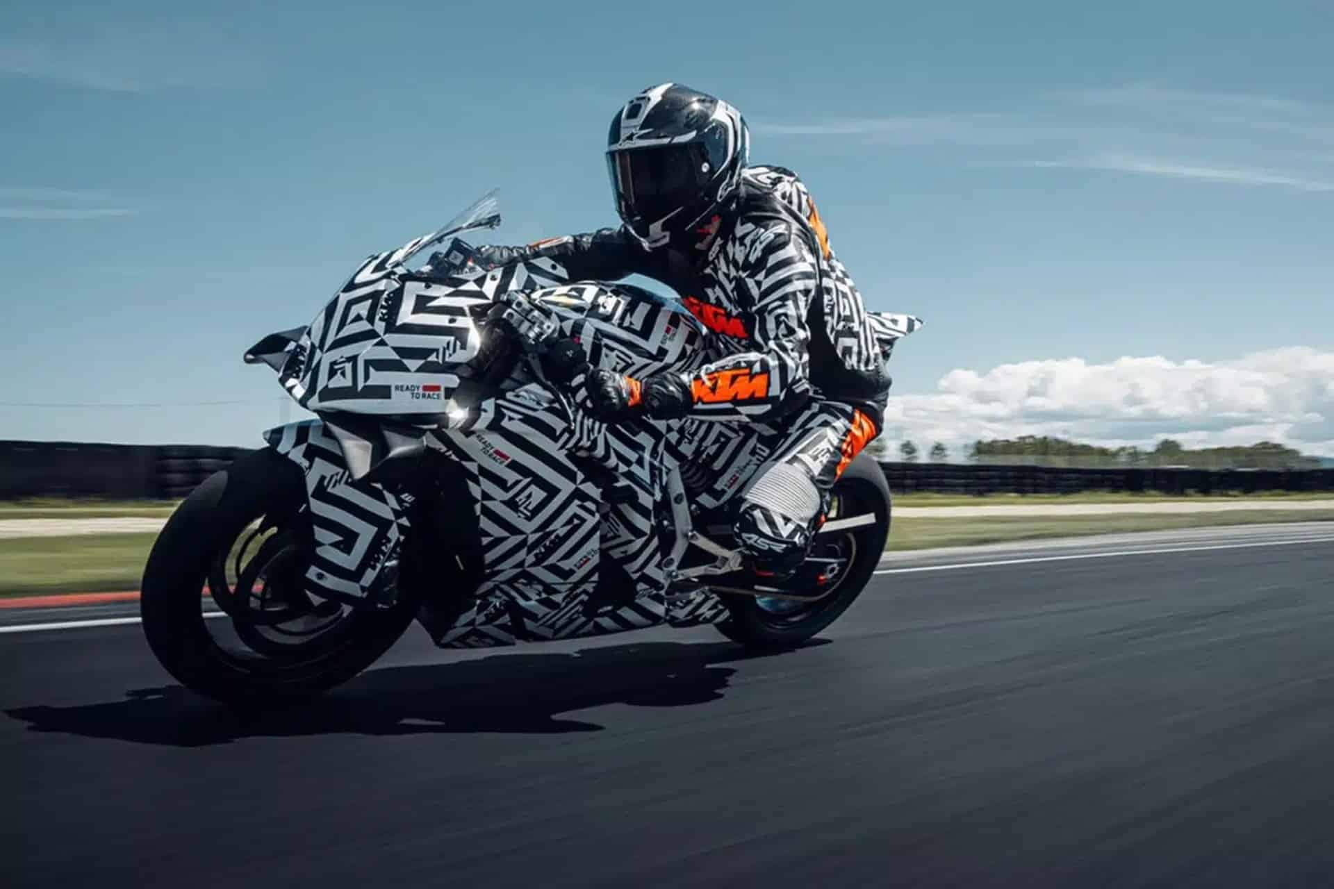 The KTM 990 RC R caught in its first test