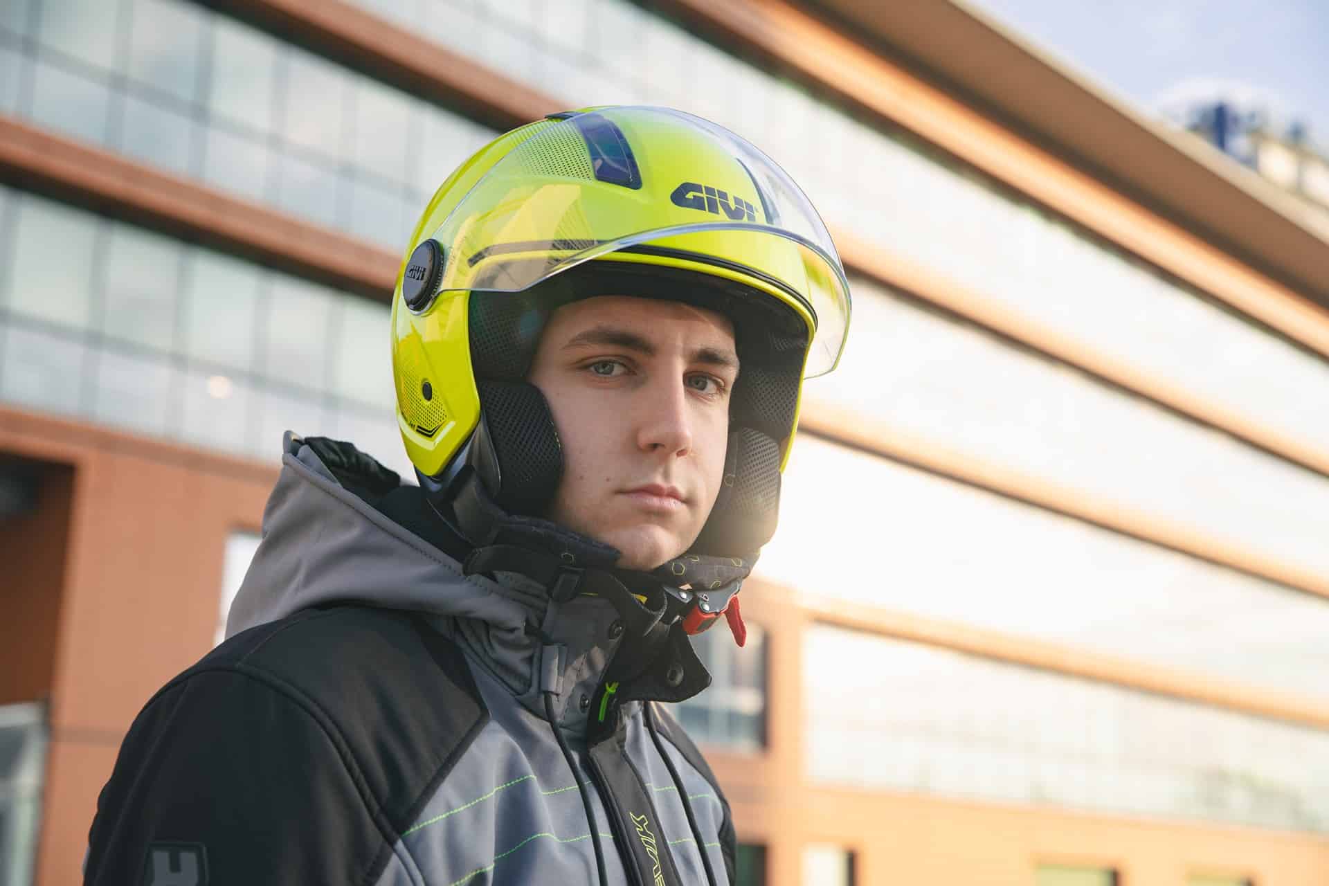 Demi-Jet 11.7, el nuevo casco compacto y ligero de GIVI para todos los públicos