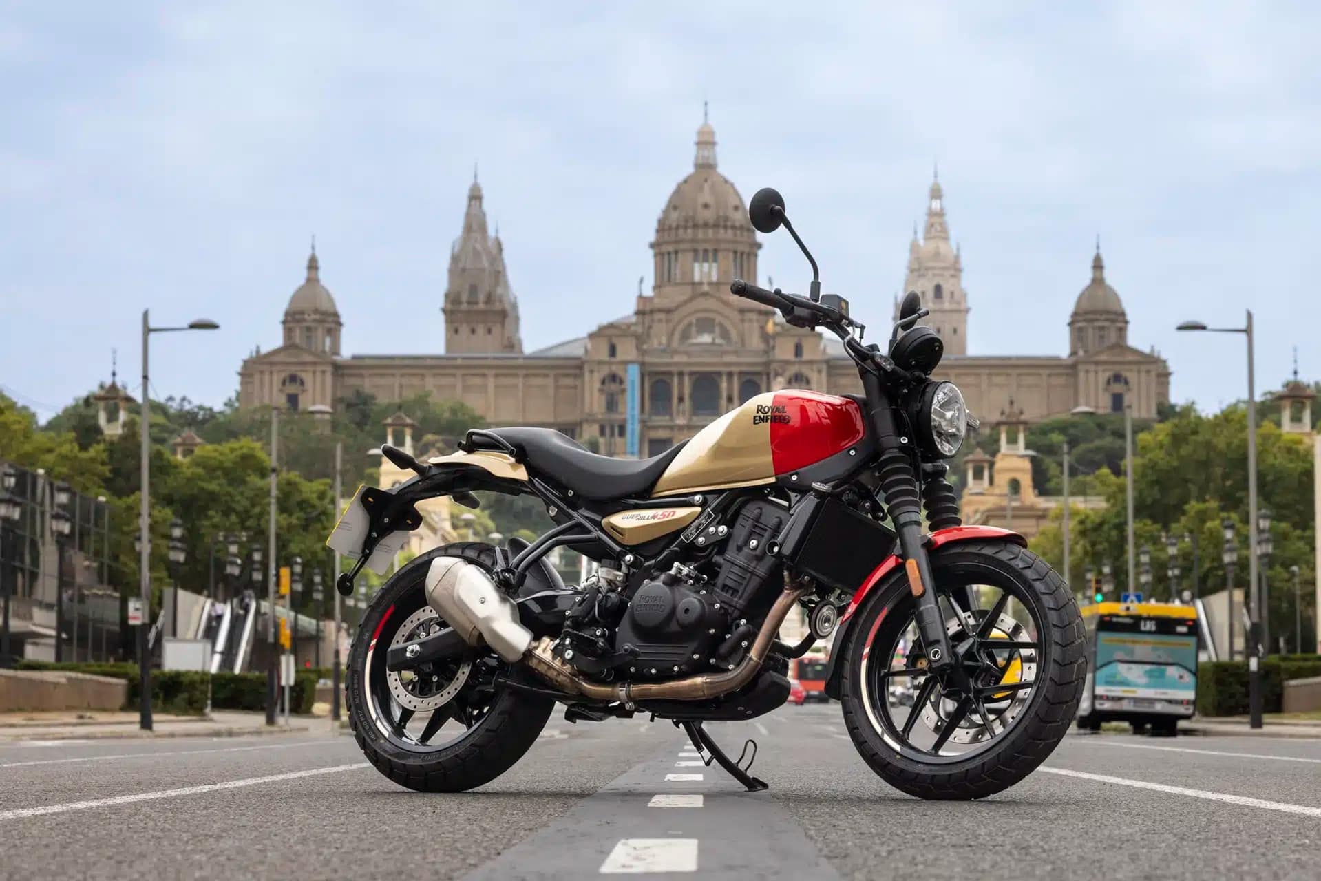 Guerrilla 450 in sports version, the "anti-Thruxton 400" which Royal Enfield is already working on