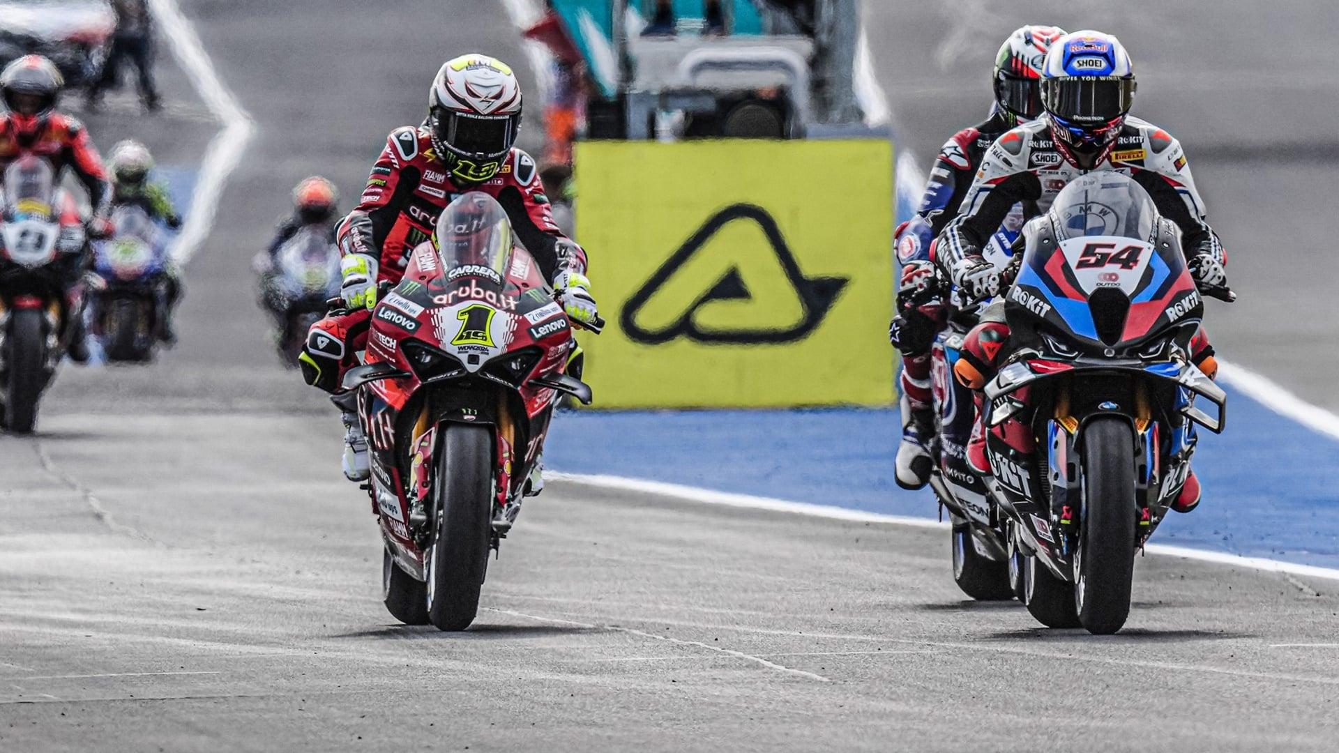 Toprak on the hunt for a new record in the Portimao sunset