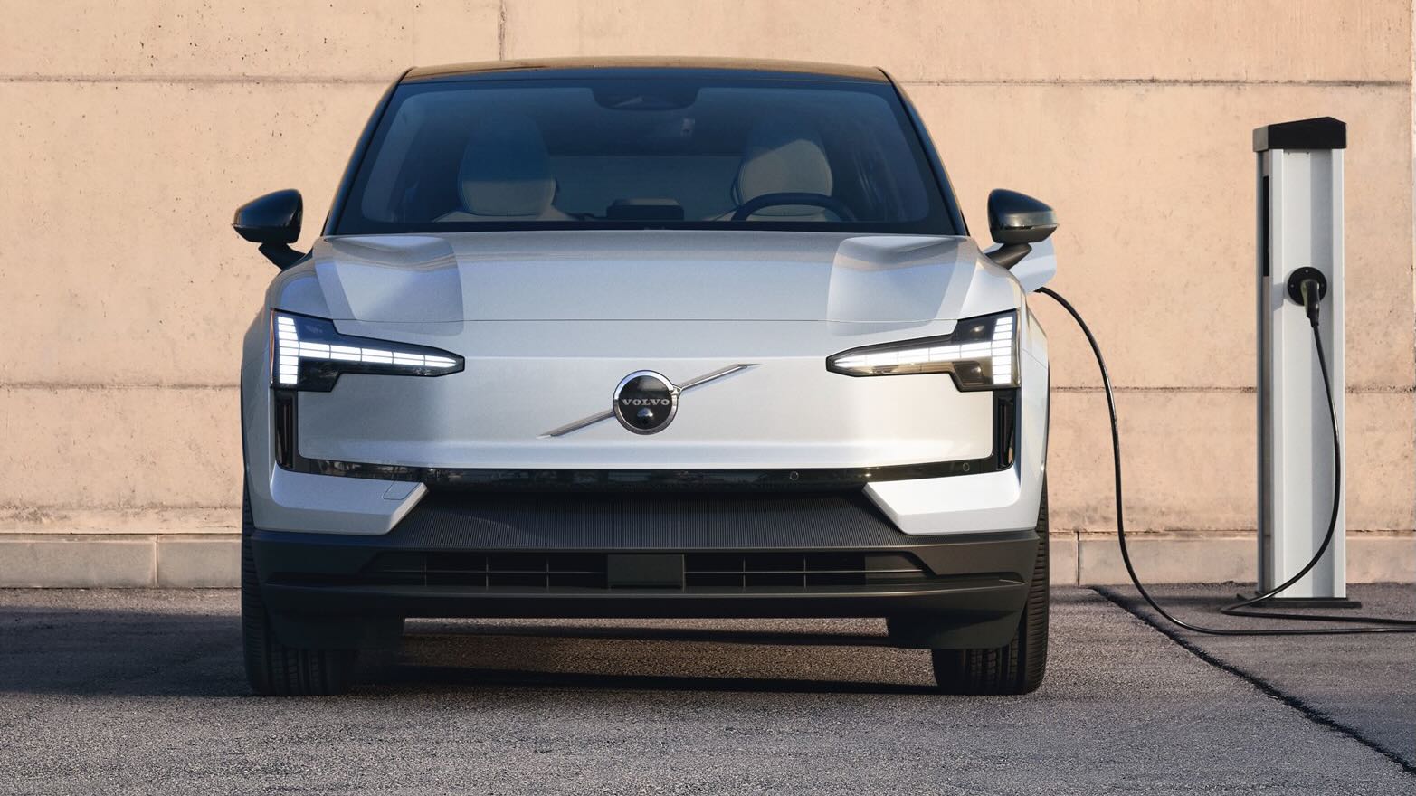 Volvo promised to sell only electric cars by 2030, now they are backing off due to low demand