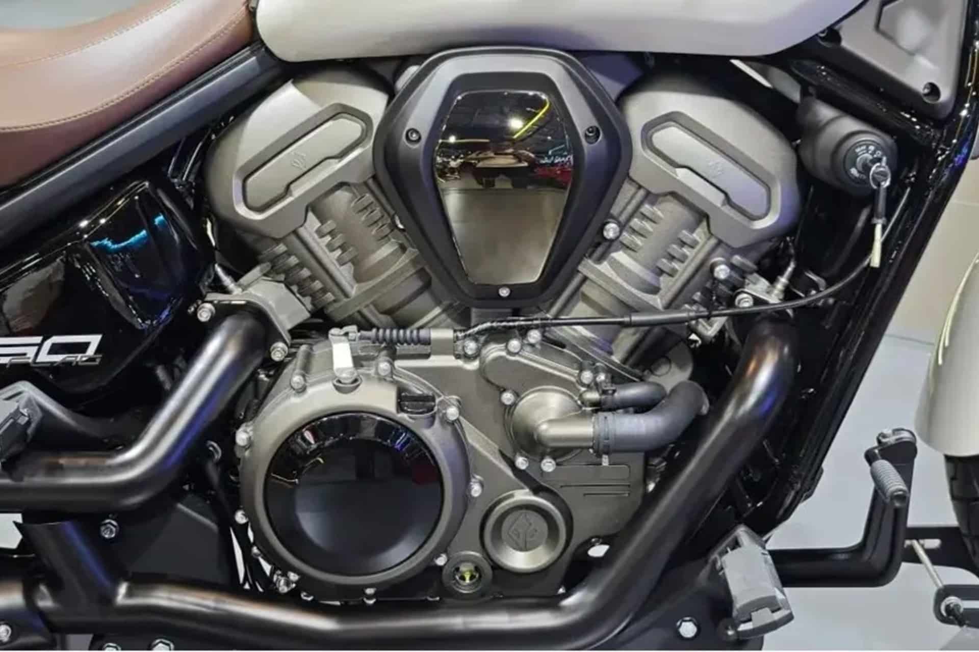 Benda unveils its new Dark Flag 950, an attractive bobber that does not live only on its image