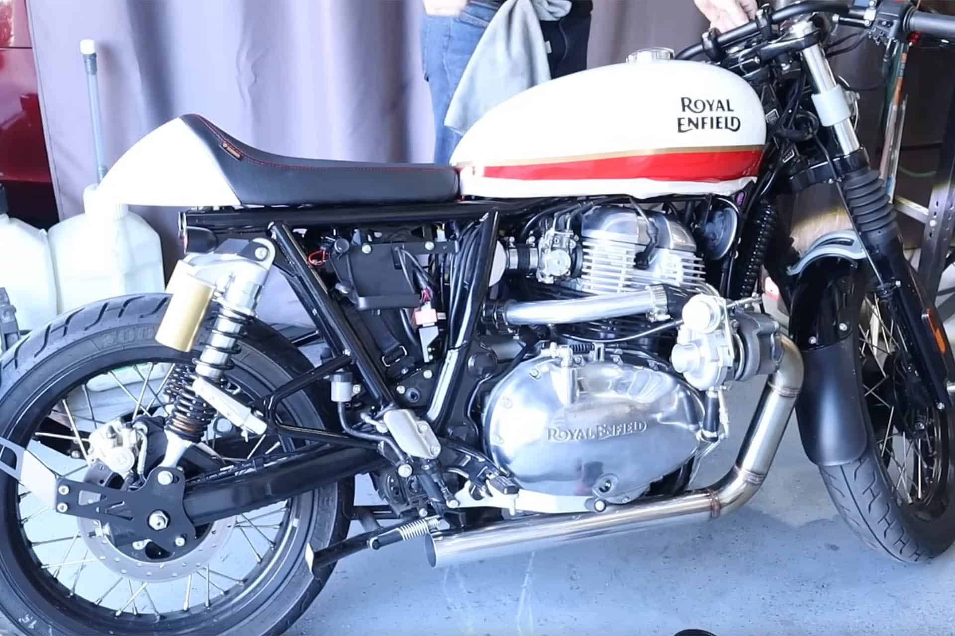 Tiene turbo y no, no es una H2 ni una Hayabusa, es una Royal Enfield Interceptor 650
