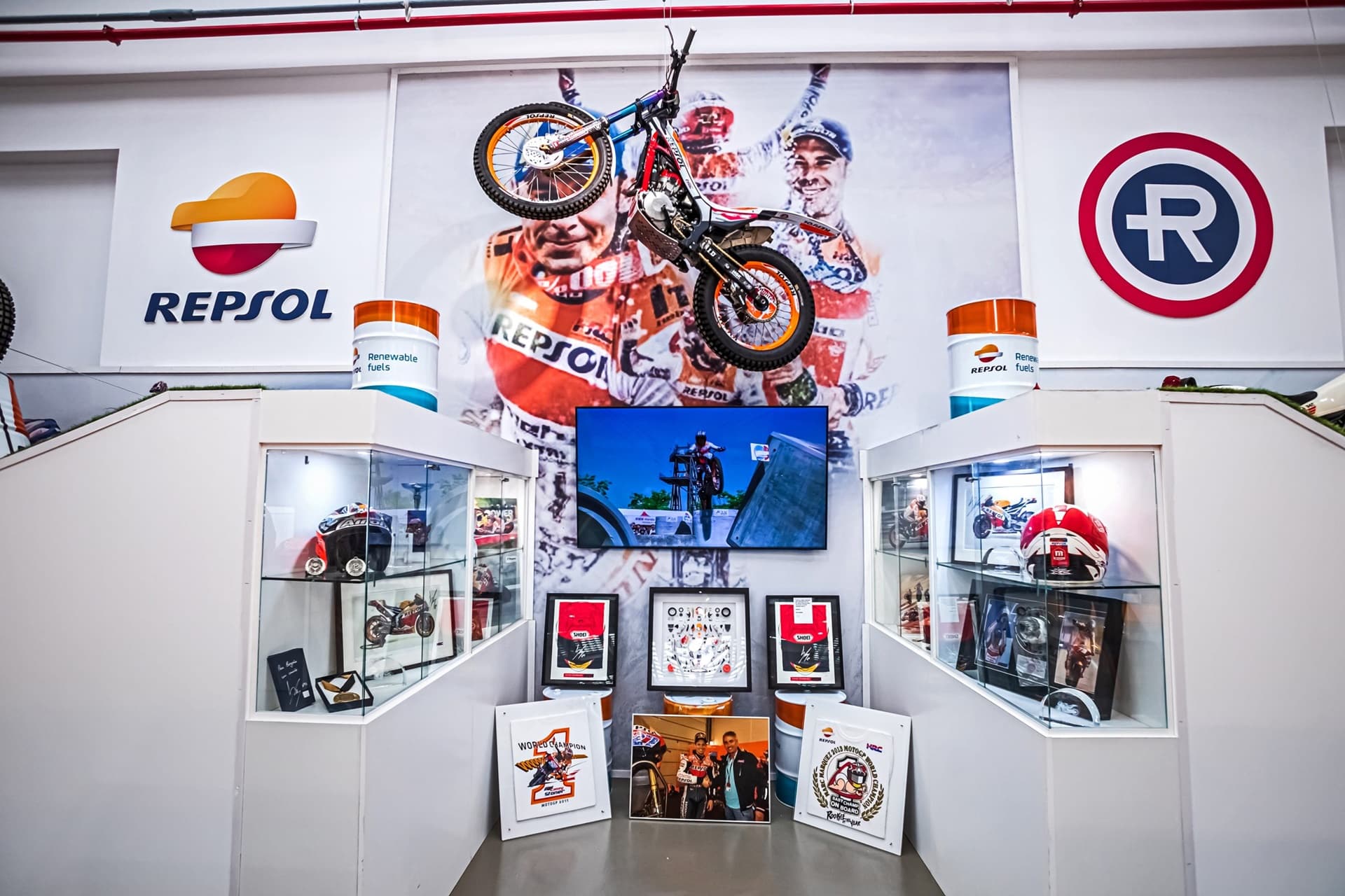 The museum "Motorcycles Made in Spain" hosts a Repsol thematic exhibition within the world of competition