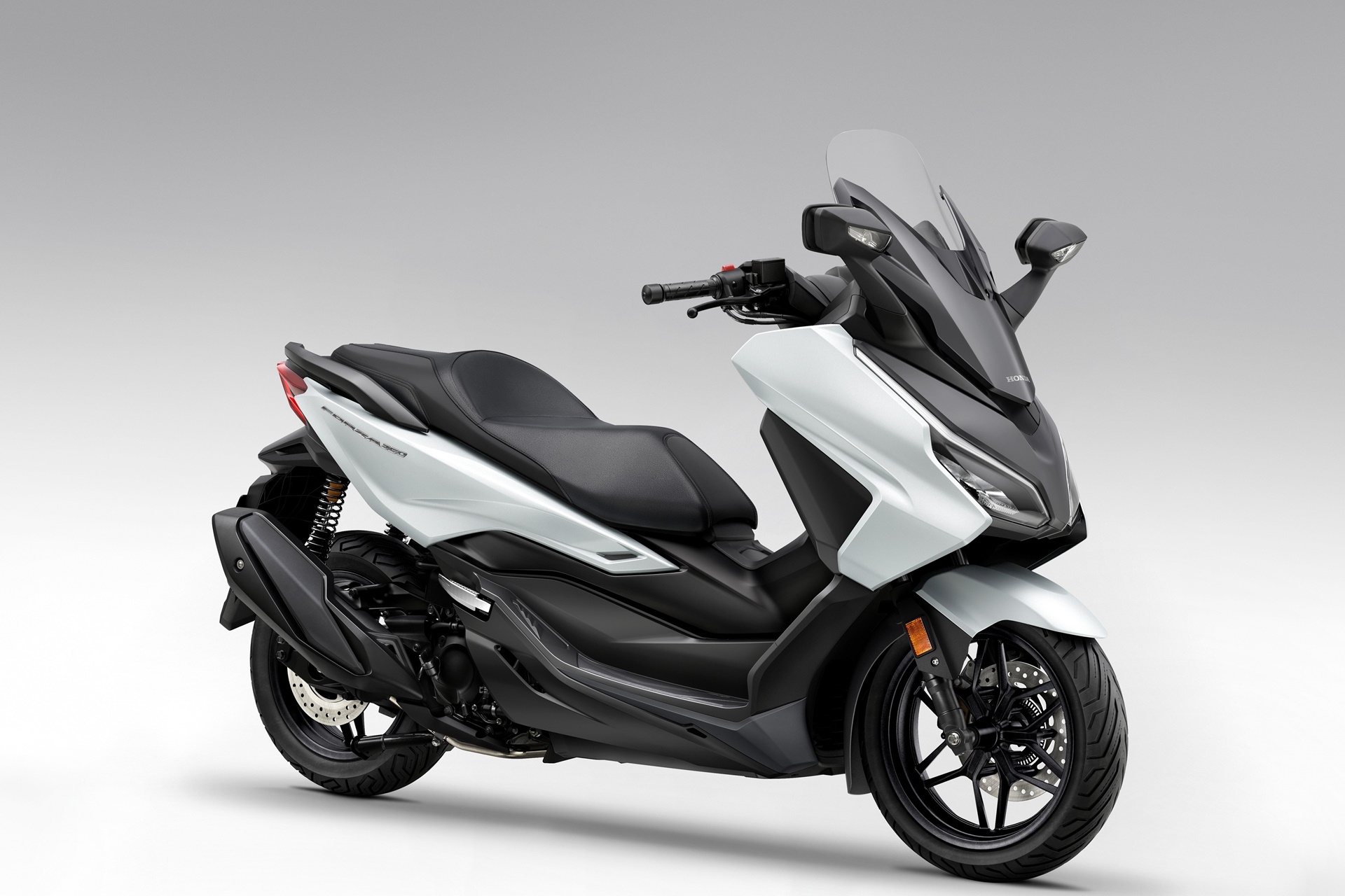 Staffa Supporto GPS Per Moto HONDA FORZA 350 2020-2021 | In Alluminio Nero | Montaggio Diretto Sotto Il Parabrezza | Impermeabile E Antiurto