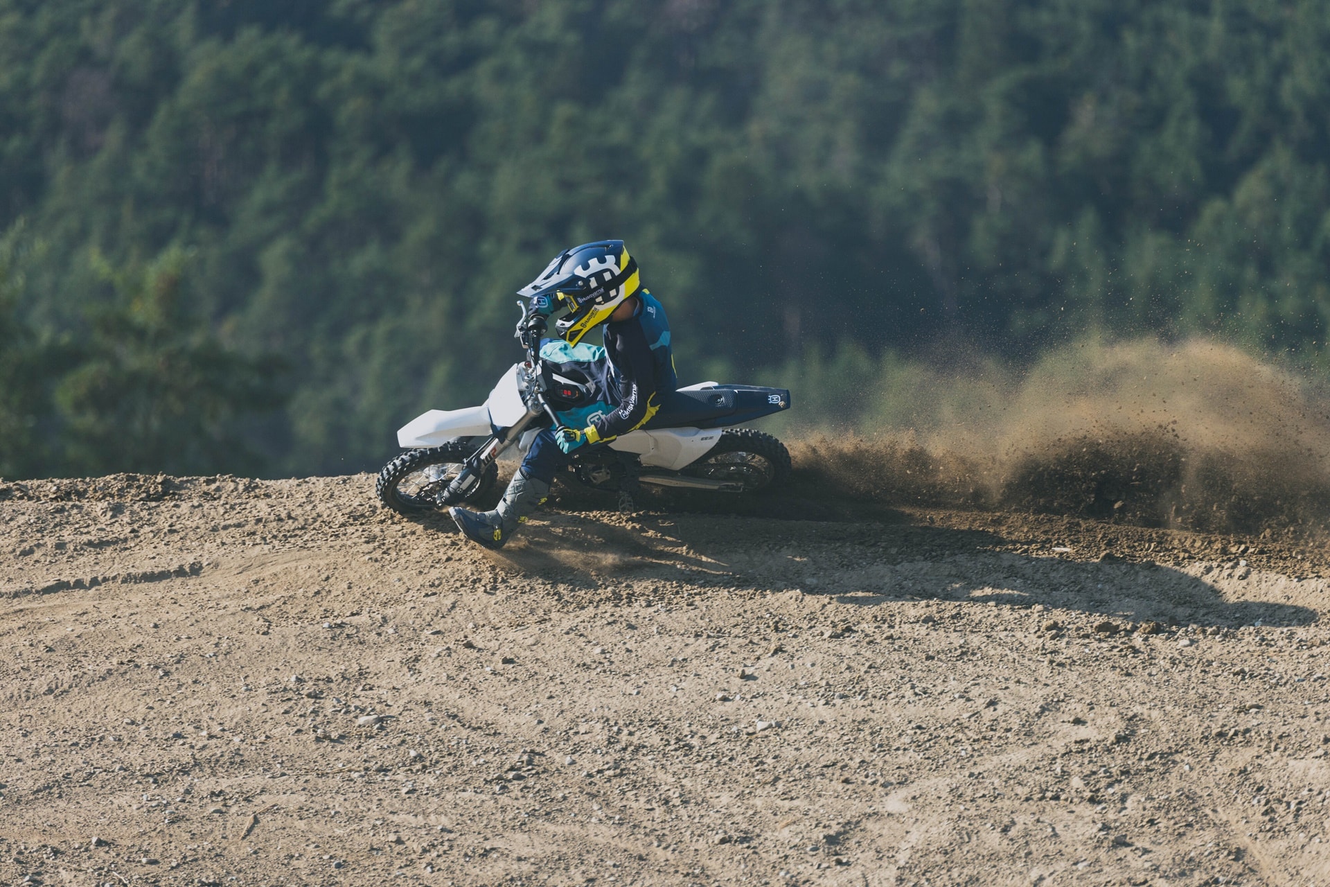 Husqvarna presents its new EE 5 2025: More performance and riding time
