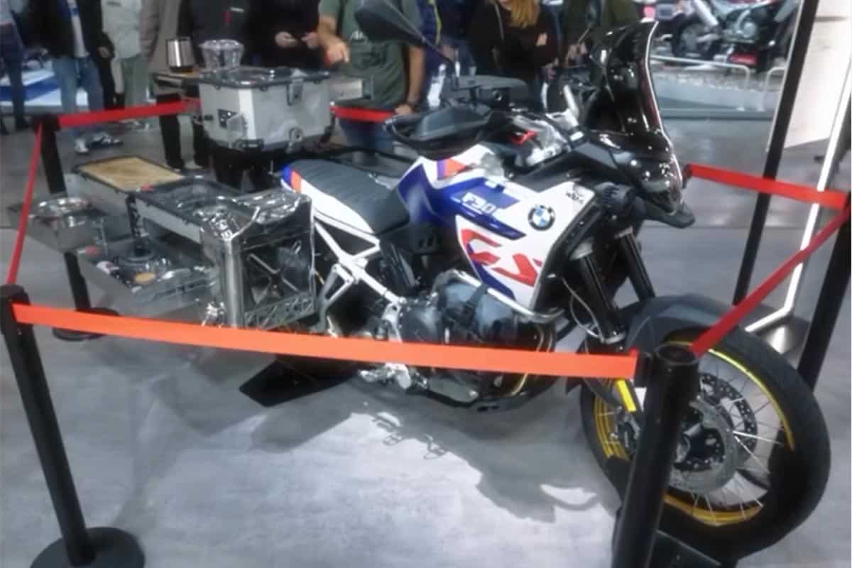 Sí, la moto camper existe, no puedes dormir en ella pero quieres una