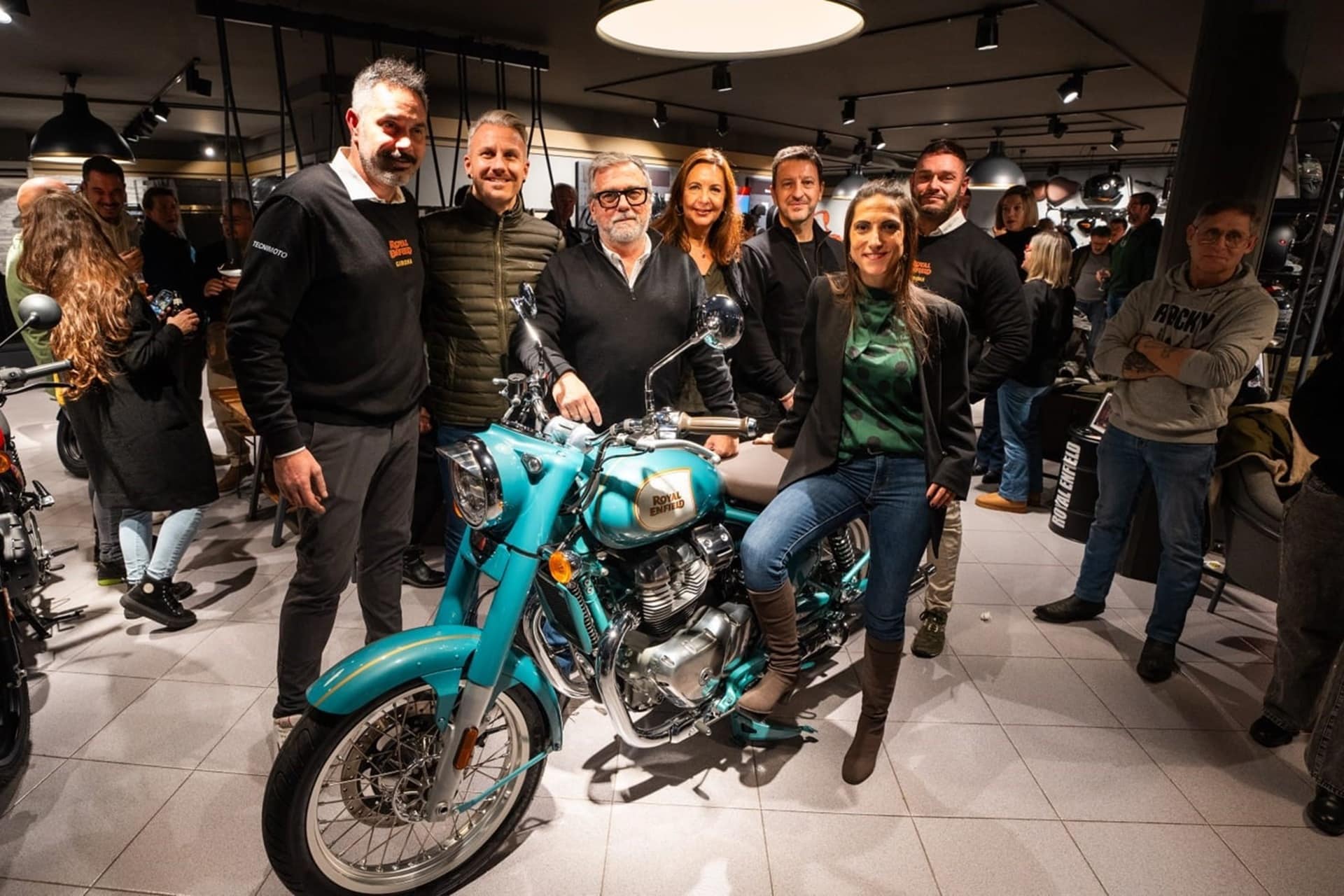 Royal Enfield inaugura RE Tecnimoto en Figueres, su nueva Concept Store de referencia en la zona