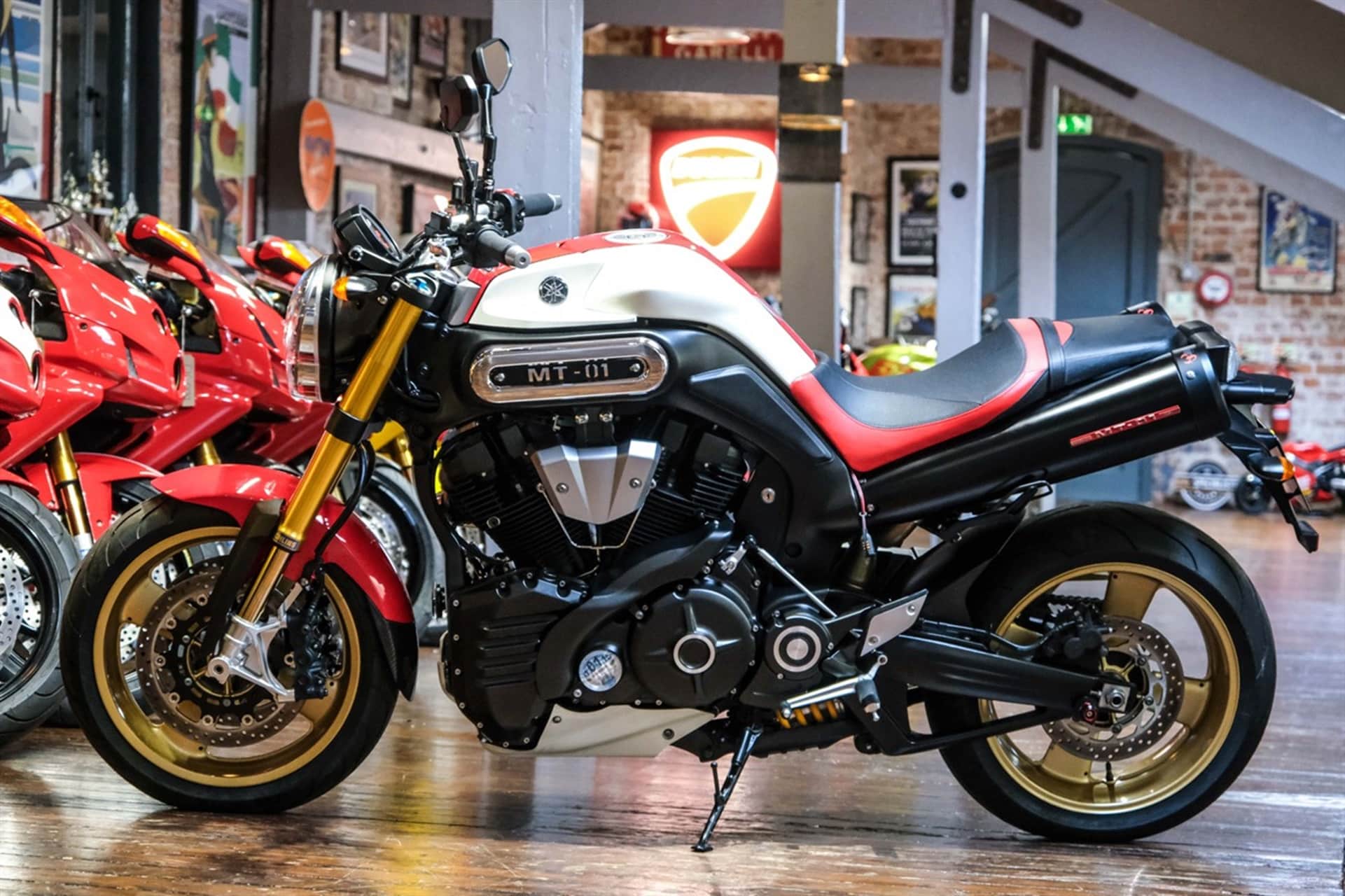 Motos de ensueño a la venta: Yamaha MT-01 SP de 2010