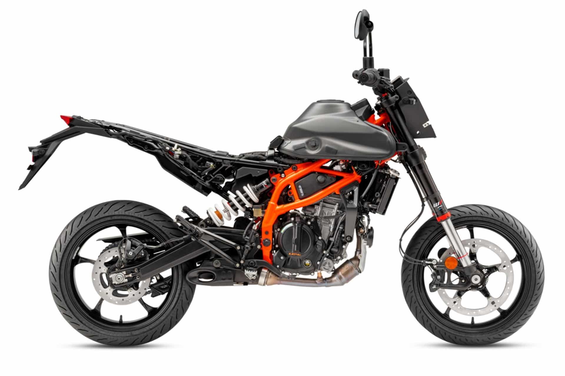 KTM's SMC R range is renewed in 2025 with its new 125 and 390 variants