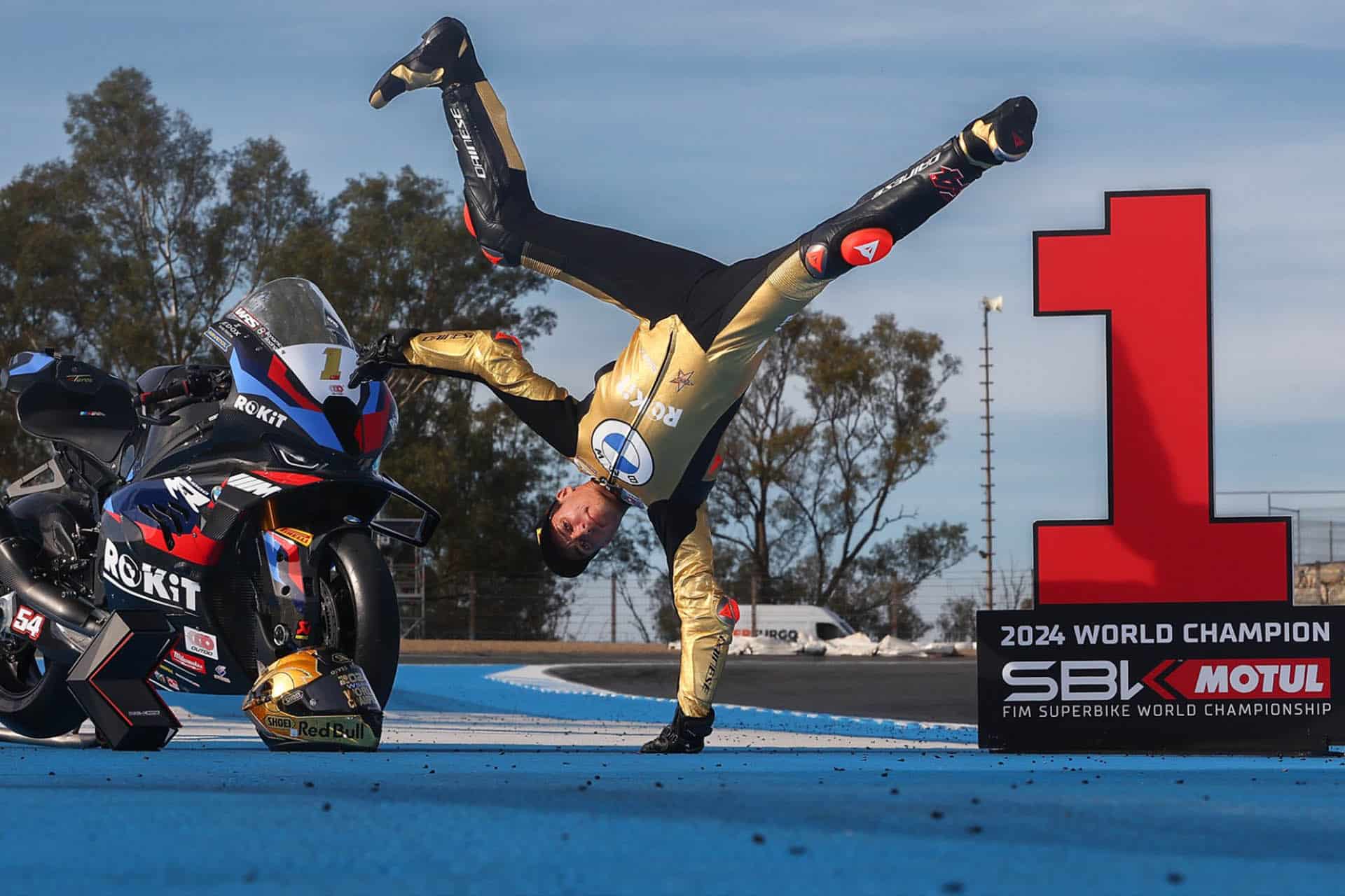 We are used to enjoying Razgatlioglu's pirouettes on and off the track